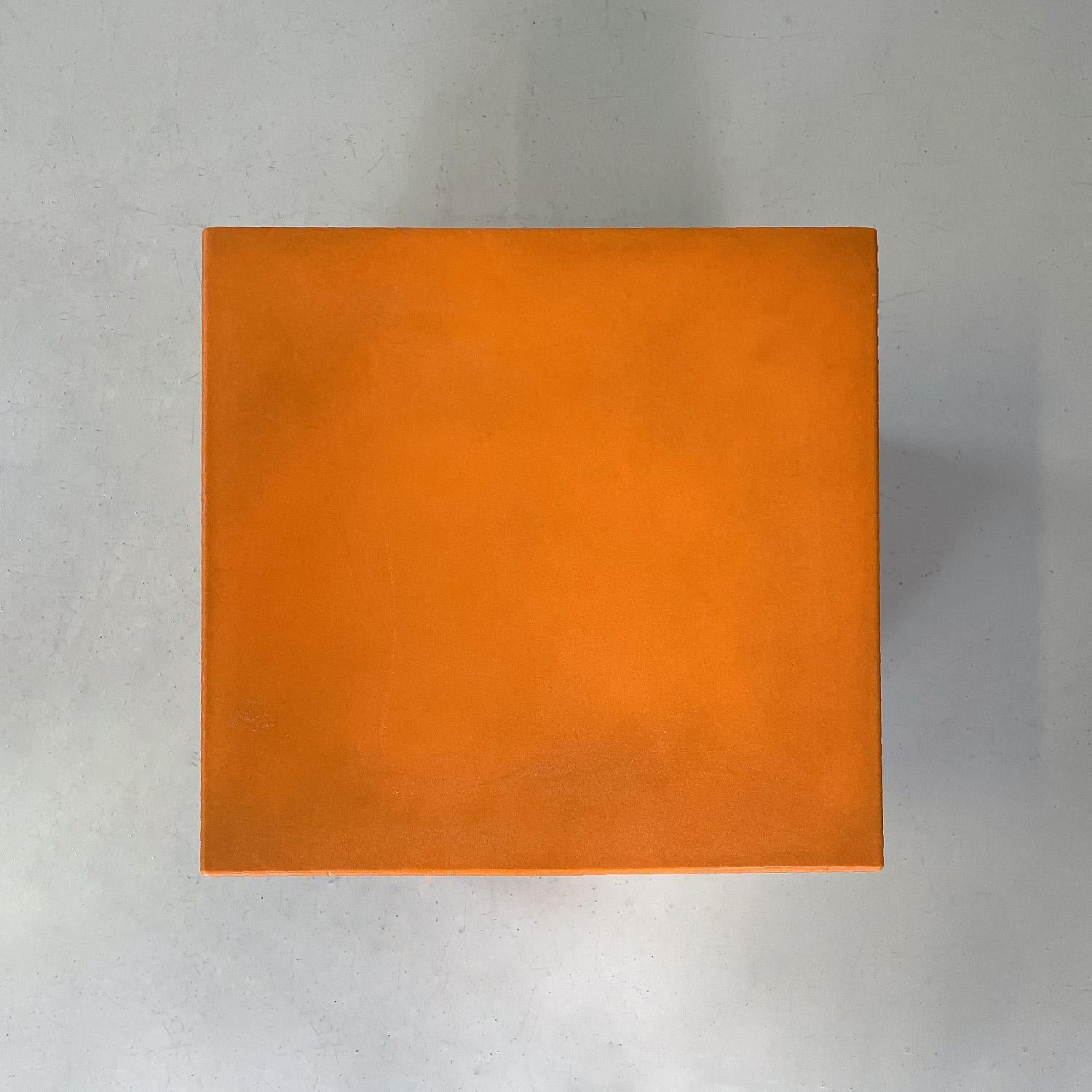 Italienischer moderner orangefarbener Kunststoff-Couchtisch mit klarer Plexiglasplatte, 2000er Jahre im Angebot 2