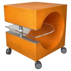 Italienischer moderner orangefarbener Kunststoff-Couchtisch mit klarer Plexiglasplatte, 2000er Jahre