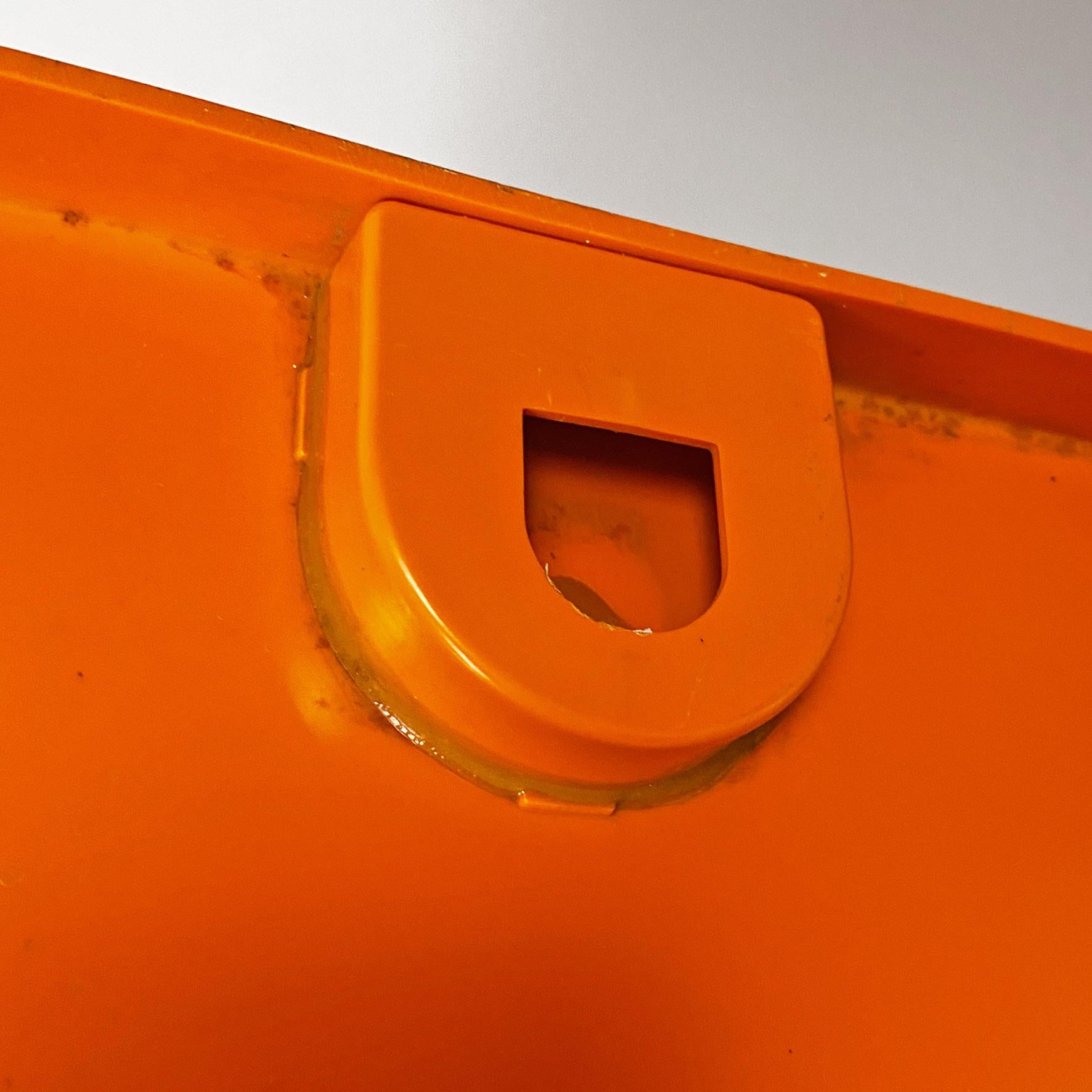 Estantería moderna italiana de plástico naranja de Marcello Siard para Kartell, años 70 en venta 10