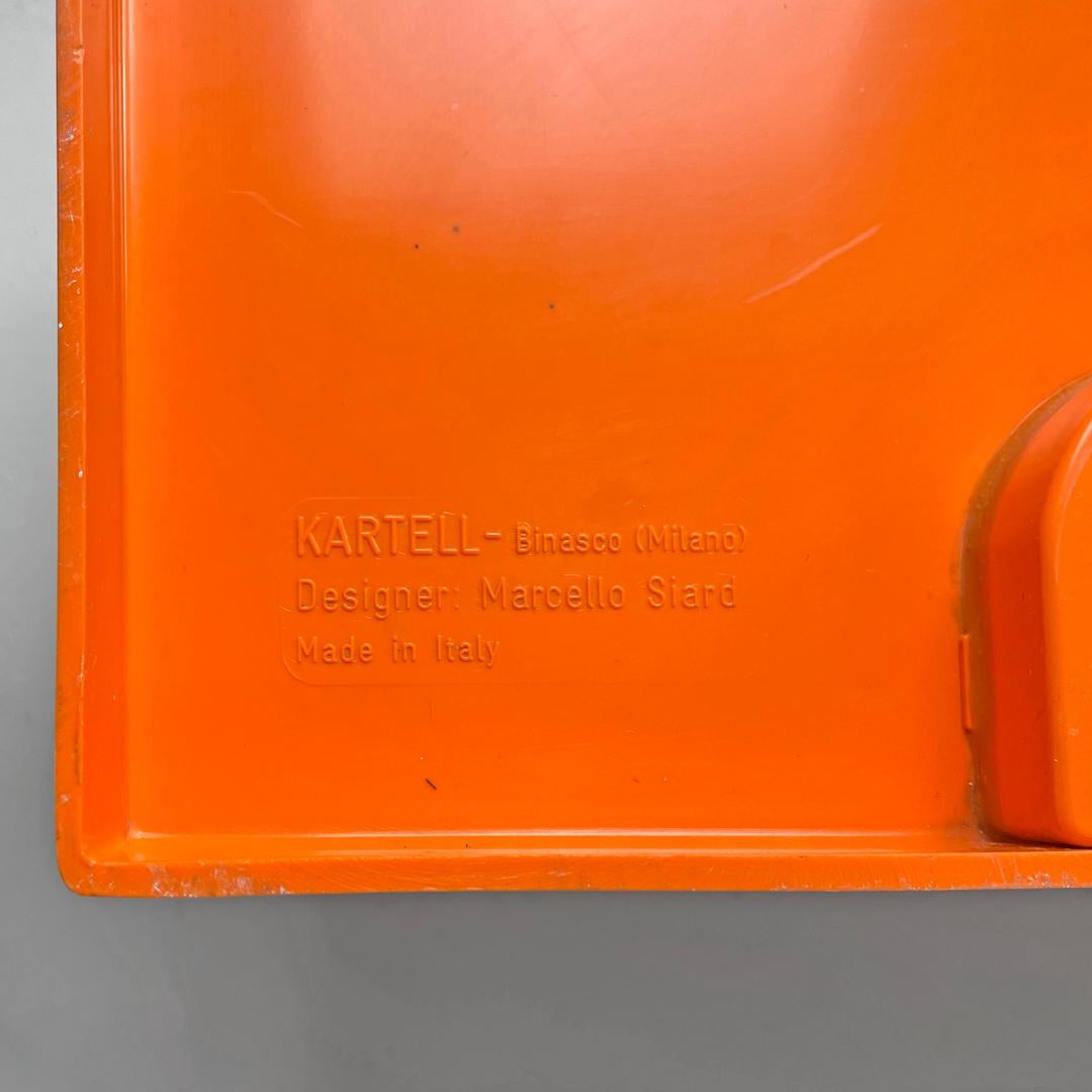 Moderne italienische Regale aus orangefarbenem Kunststoff von Marcello Siard für Kartell, 1970er Jahre im Angebot 15