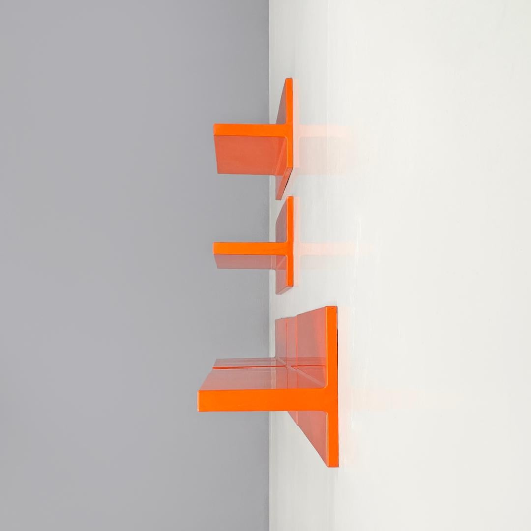 Italian modern orange plastic shelves by Marcello Siard for Kartell, 1970s In Fair Condition For Sale In MIlano, IT