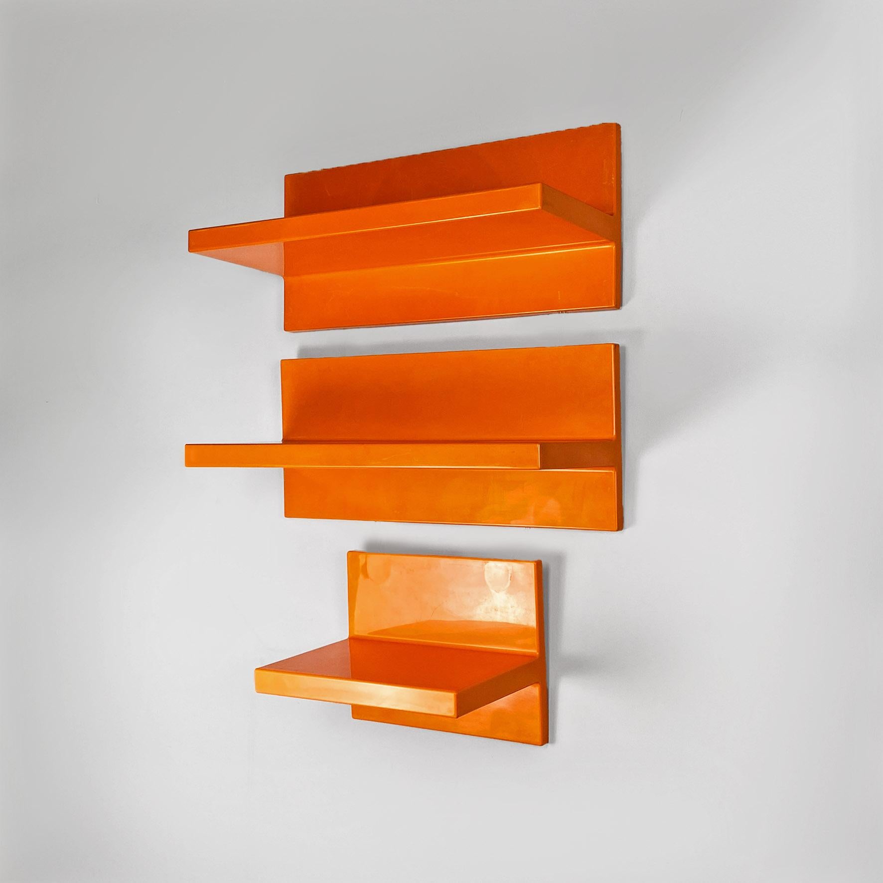 Estantería moderna italiana de plástico naranja de Marcello Siard para Kartell, años 70 Italiano en venta