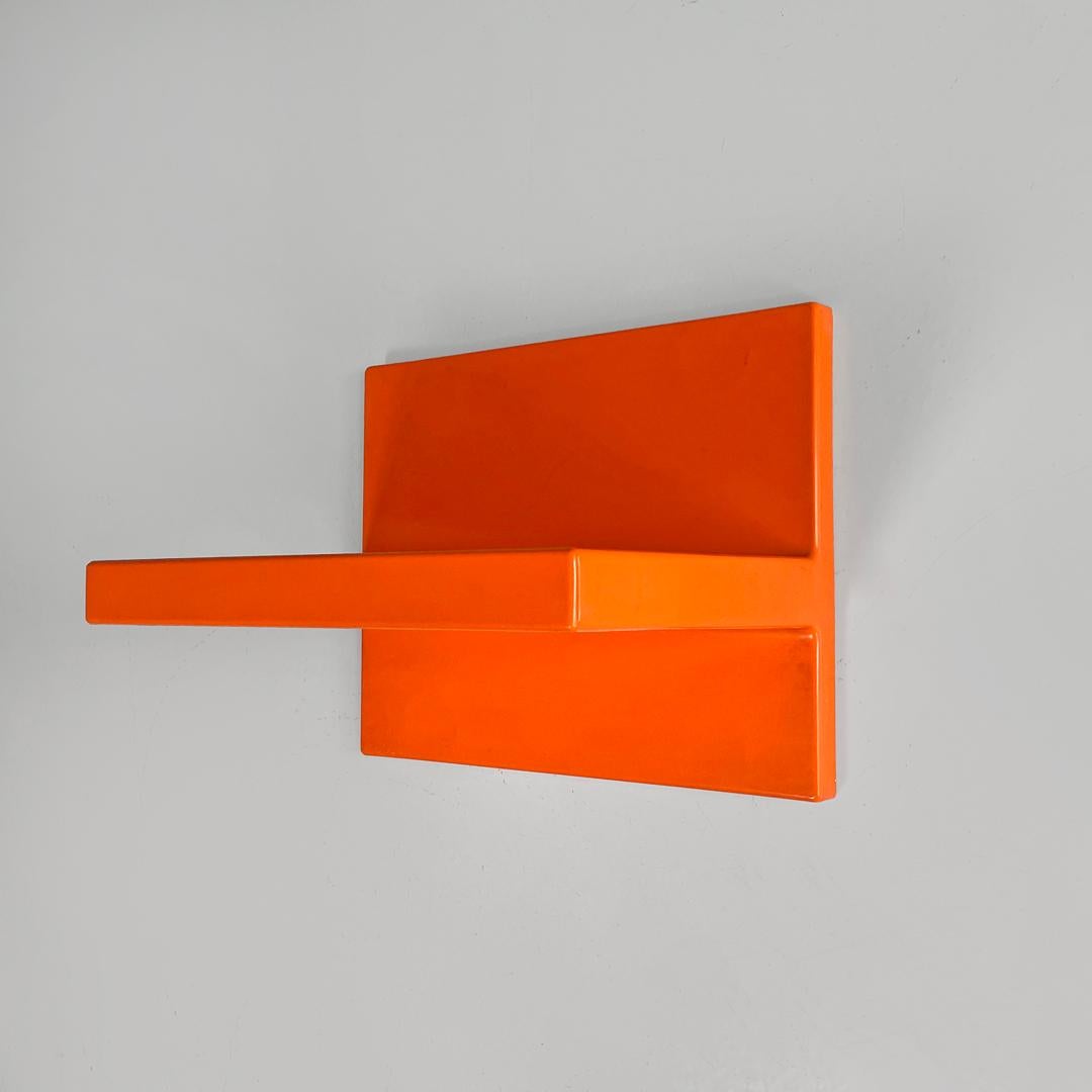Moderne italienische Regale aus orangefarbenem Kunststoff von Marcello Siard für Kartell, 1970er Jahre im Angebot 3