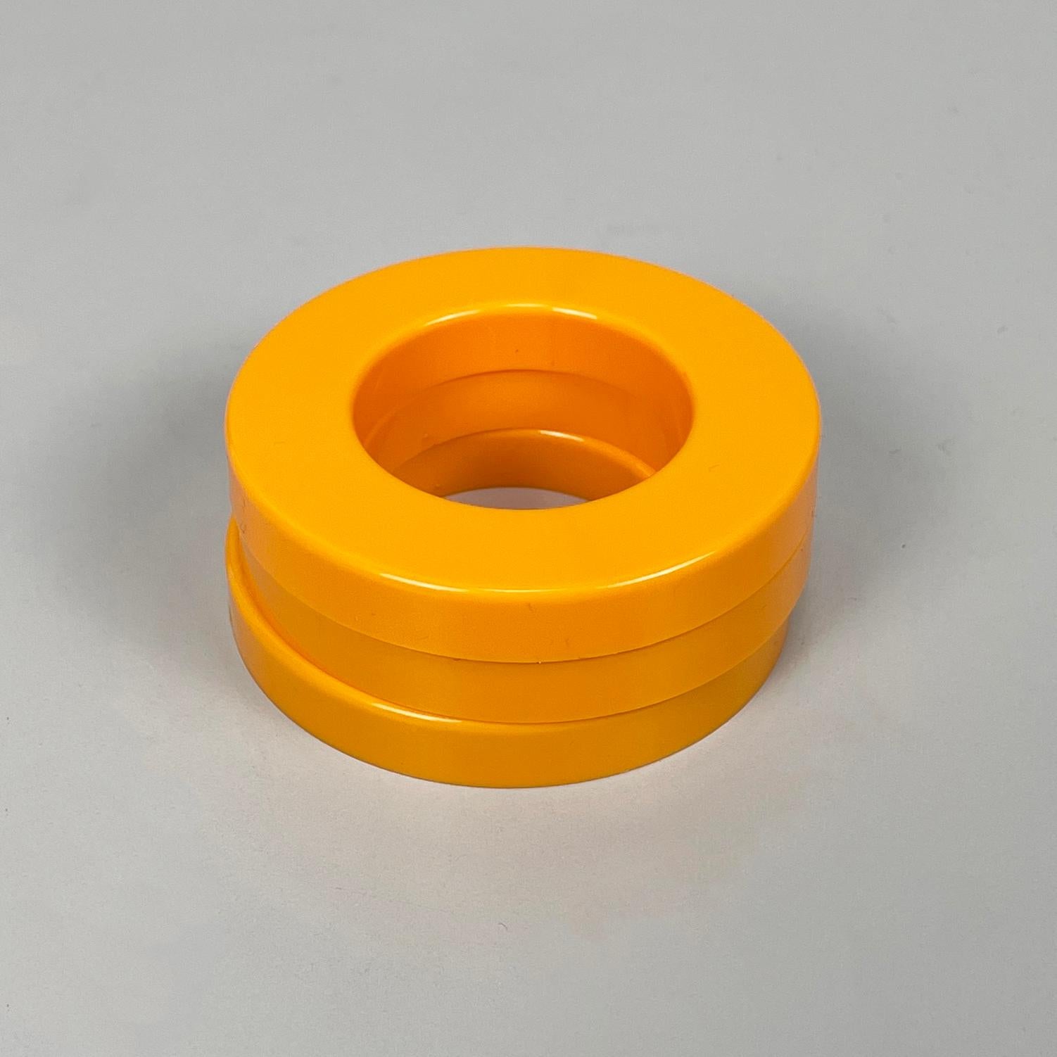 Italian modern orange rings for perpetual wall calendar by Ring A Date 2020 In Good Condition For Sale In MIlano, IT