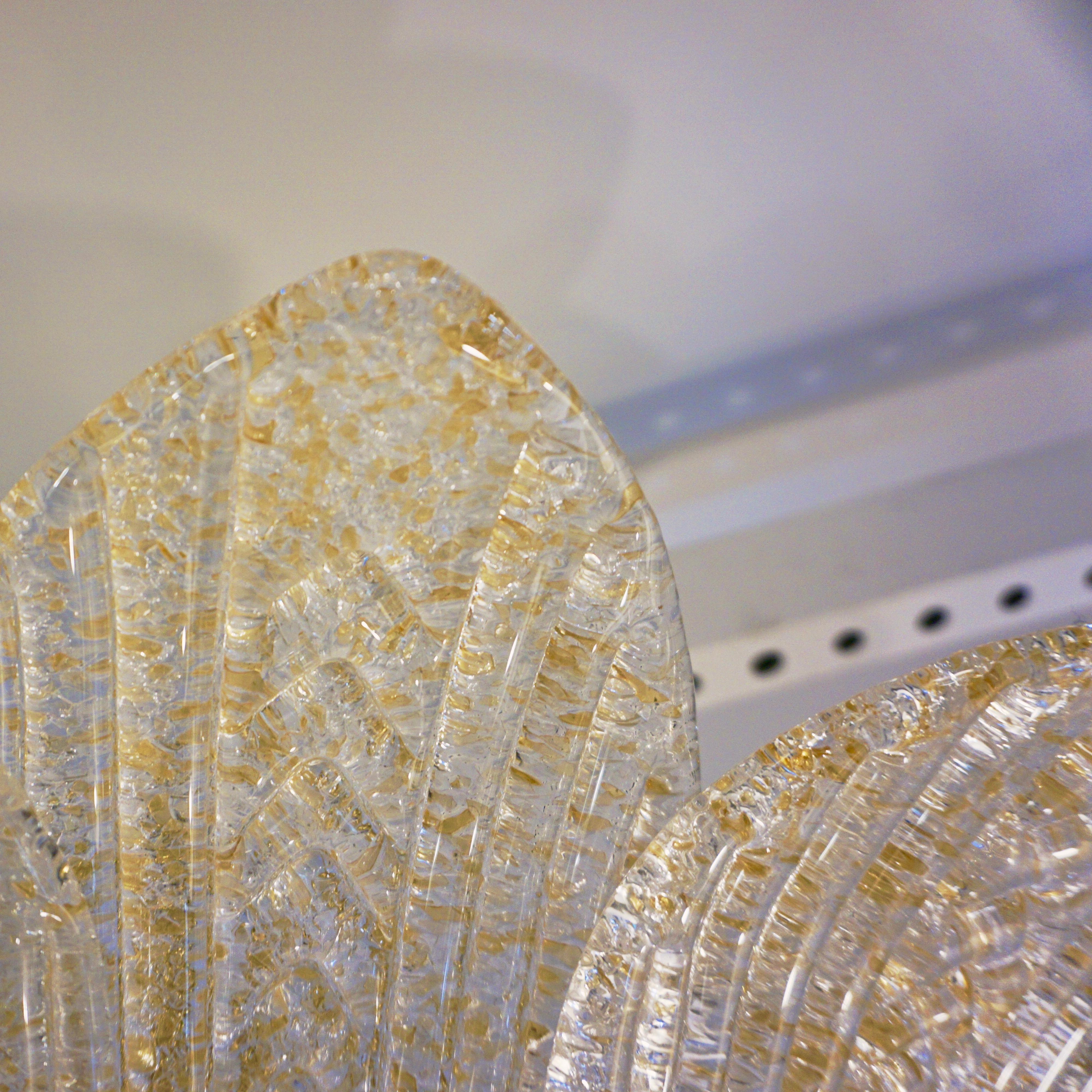 XXI secolo e contemporaneo Lampada da incasso in vetro di Murano a foglia di fiore, dal design organico e moderno in oro. in vendita