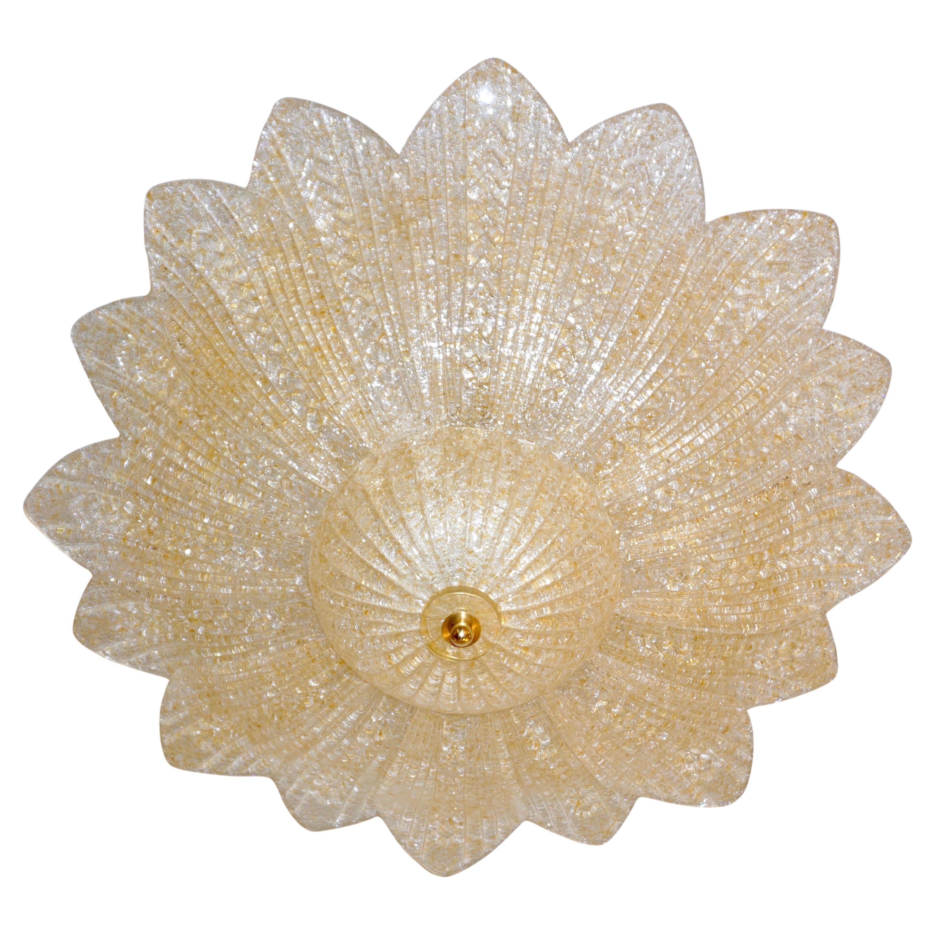Lampada da incasso in vetro di Murano a foglia di fiore, dal design organico e moderno in oro. in vendita