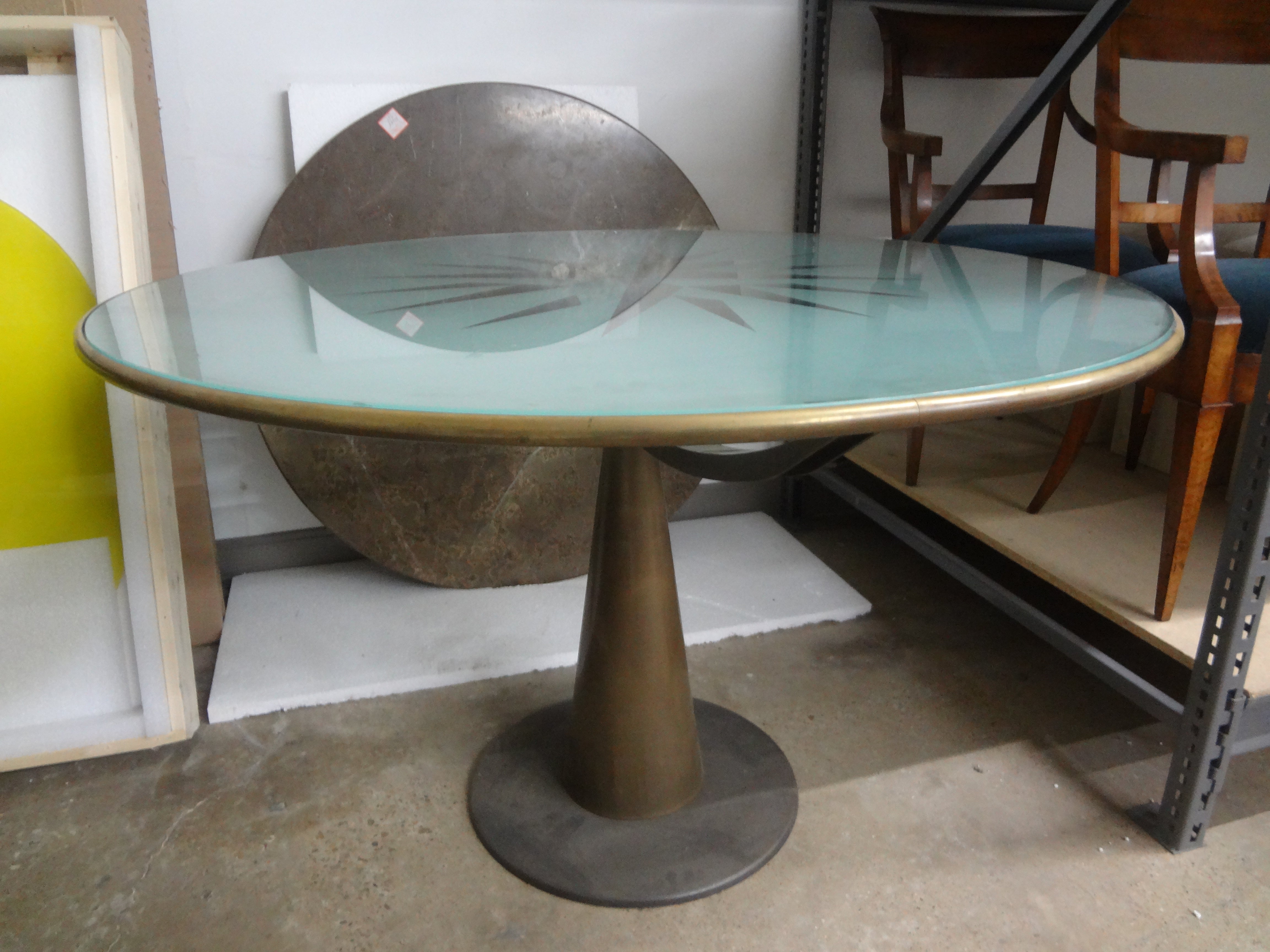 Italian Modern Oscar Tusquets Astrolabio Center Table.
This iconic Italian modern Oscar Tusquets Astrolabio for Aleph-Driade Center Table or dining table.
This table was designed by Catalan designer Oscar Tusquets for Aleph. The base is made out of