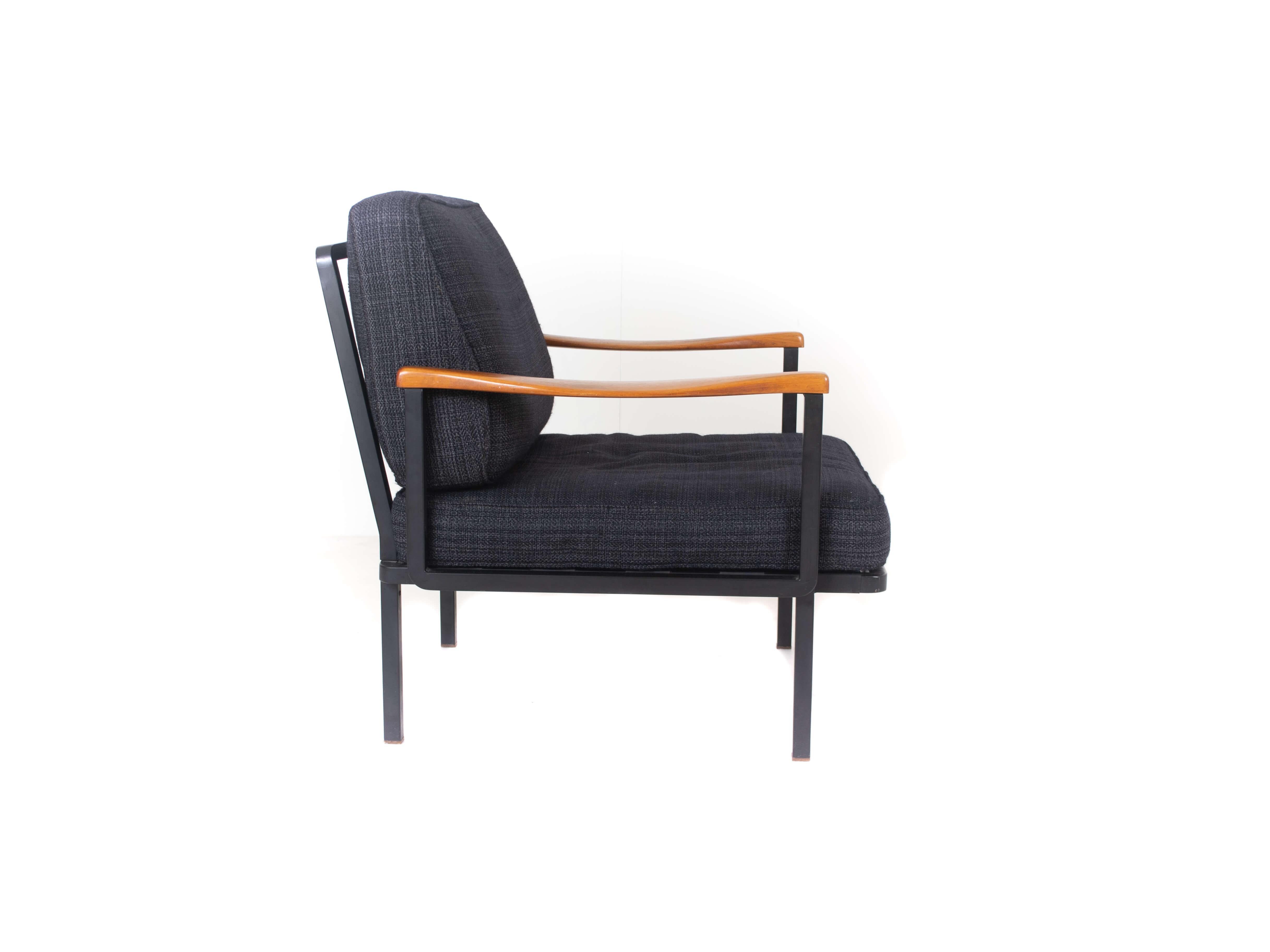 Italian Modern Osvaldo Borsani Arm Chair Model P24 by Tecno, Italy, 1961 In Excellent Condition For Sale In Hellouw, NL