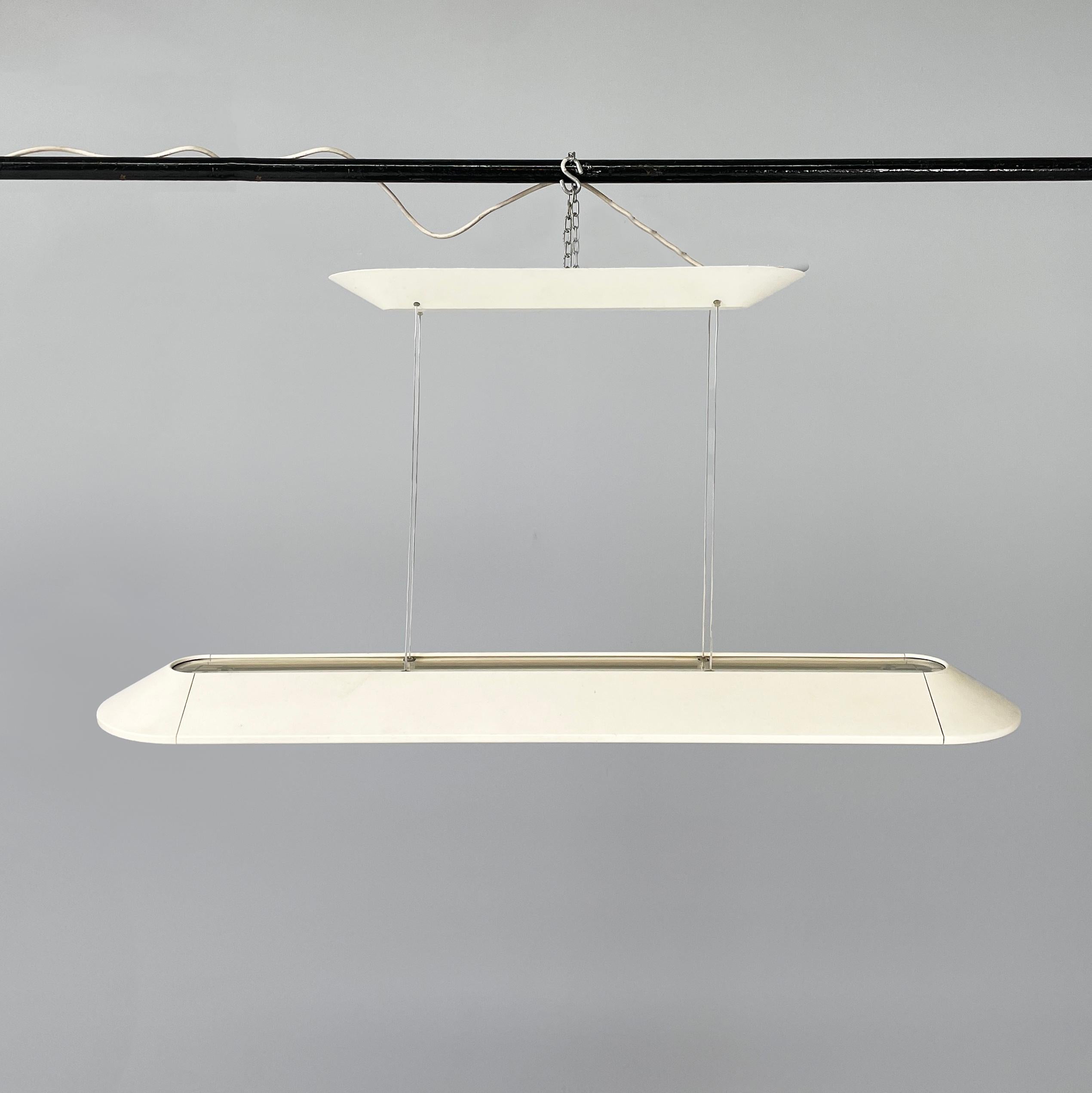 Italian modern Oval Chandelier in white metal and plastic by Artemide, 2000s In Good Condition For Sale In MIlano, IT