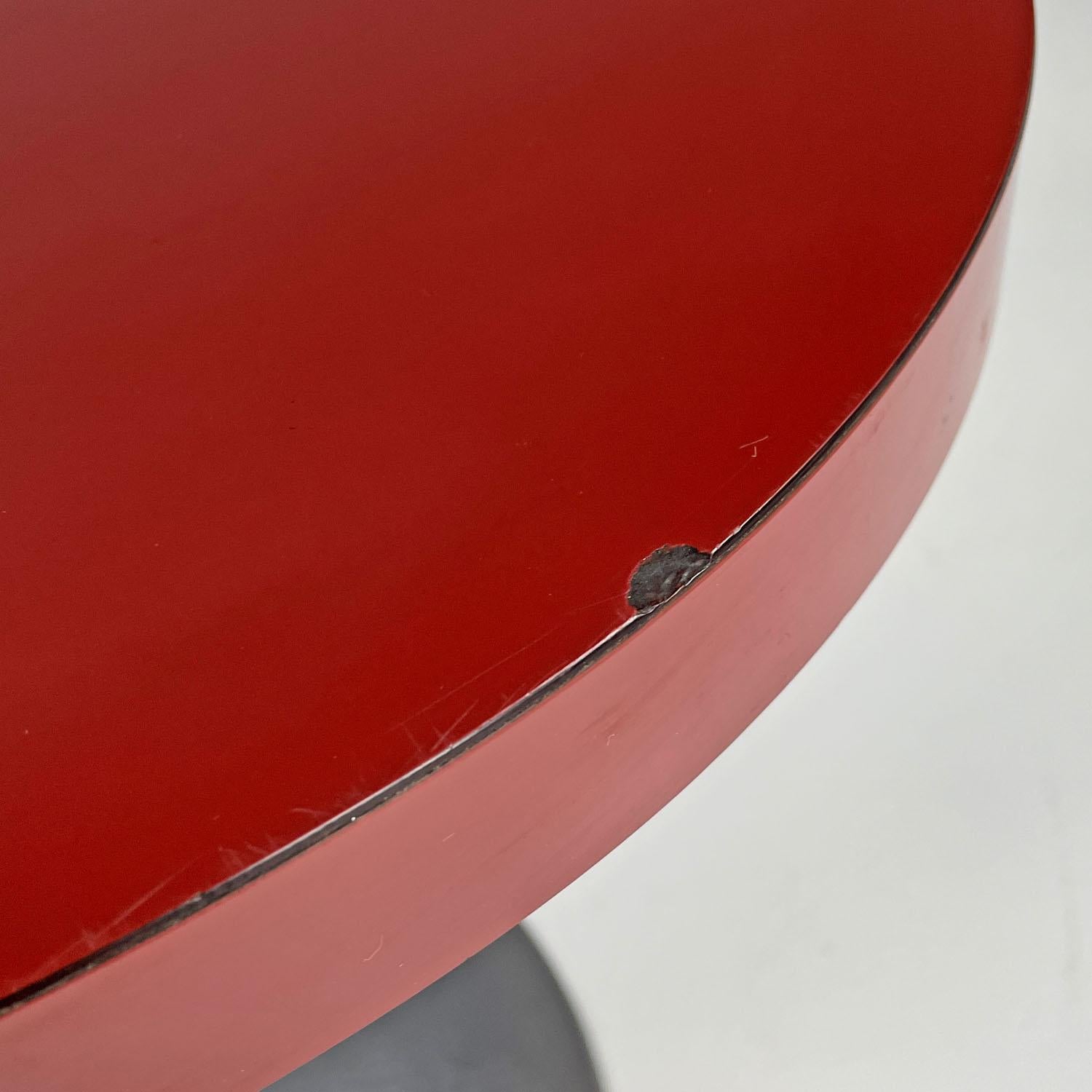 Italian modern oval coffee tables with red laminate tops, 1980s  For Sale 5