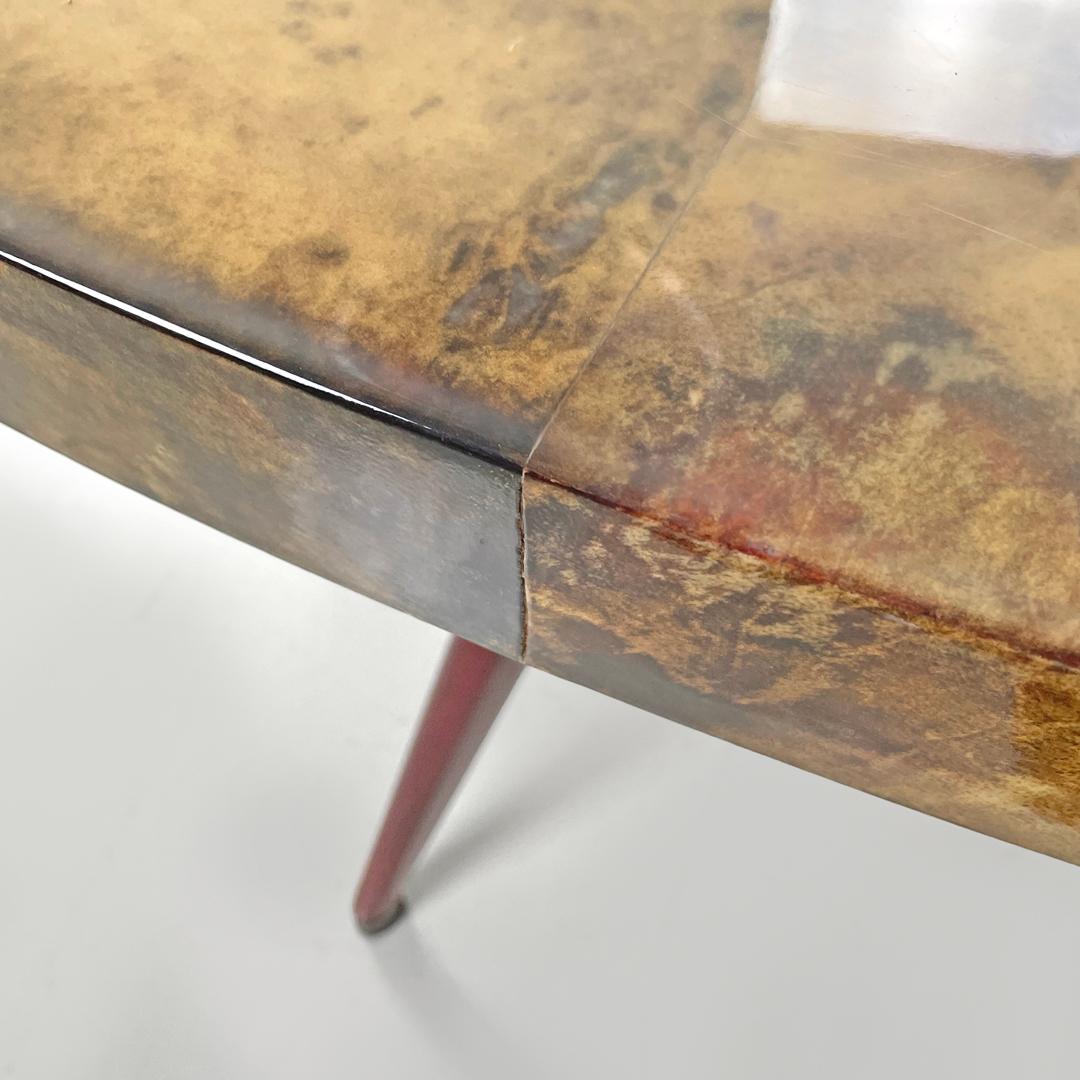 Table de salle à manger italienne moderne ovale en parchemin avec pieds en bois laqué rouge 1970 en vente 5