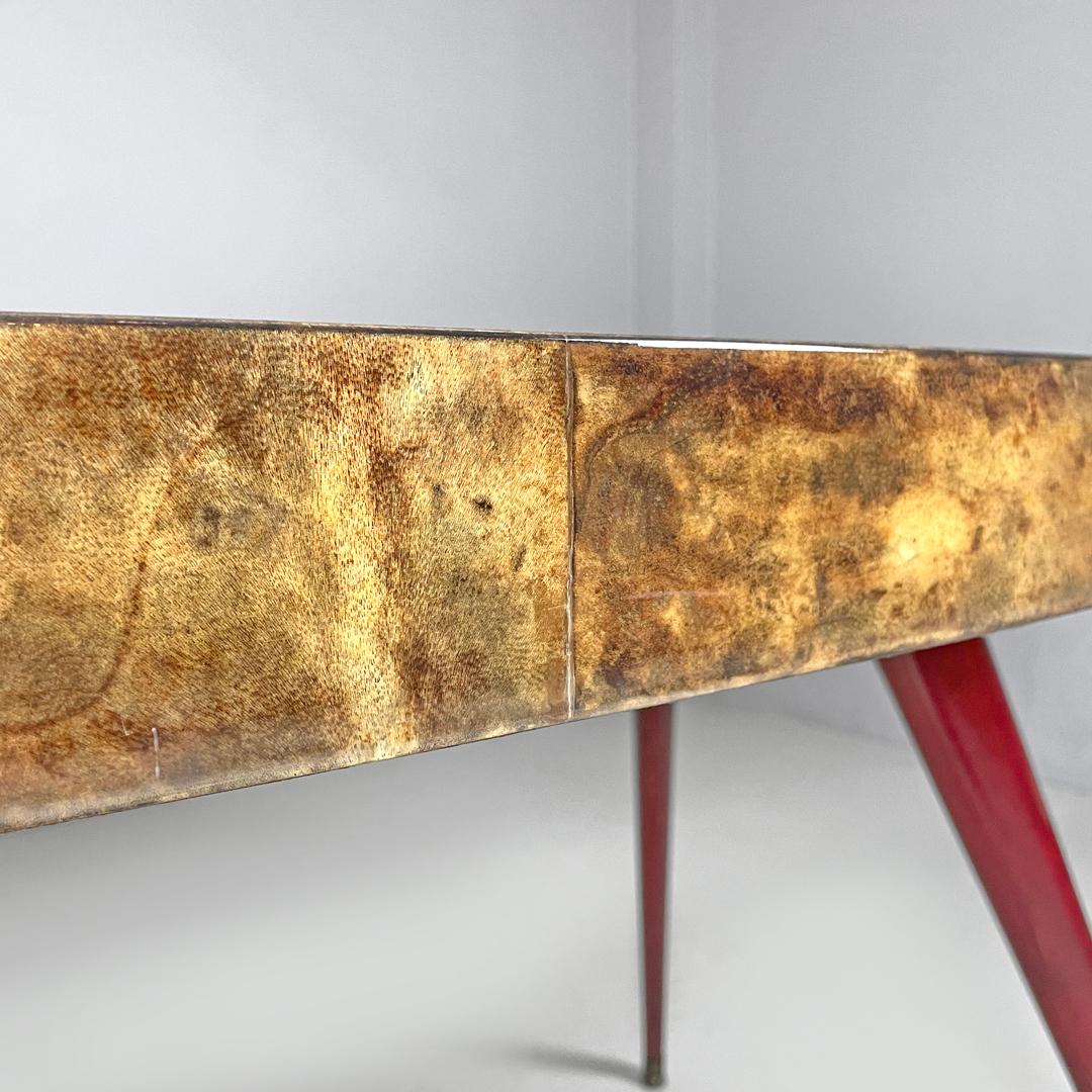 Table de salle à manger italienne moderne ovale en parchemin avec pieds en bois laqué rouge 1970 en vente 12