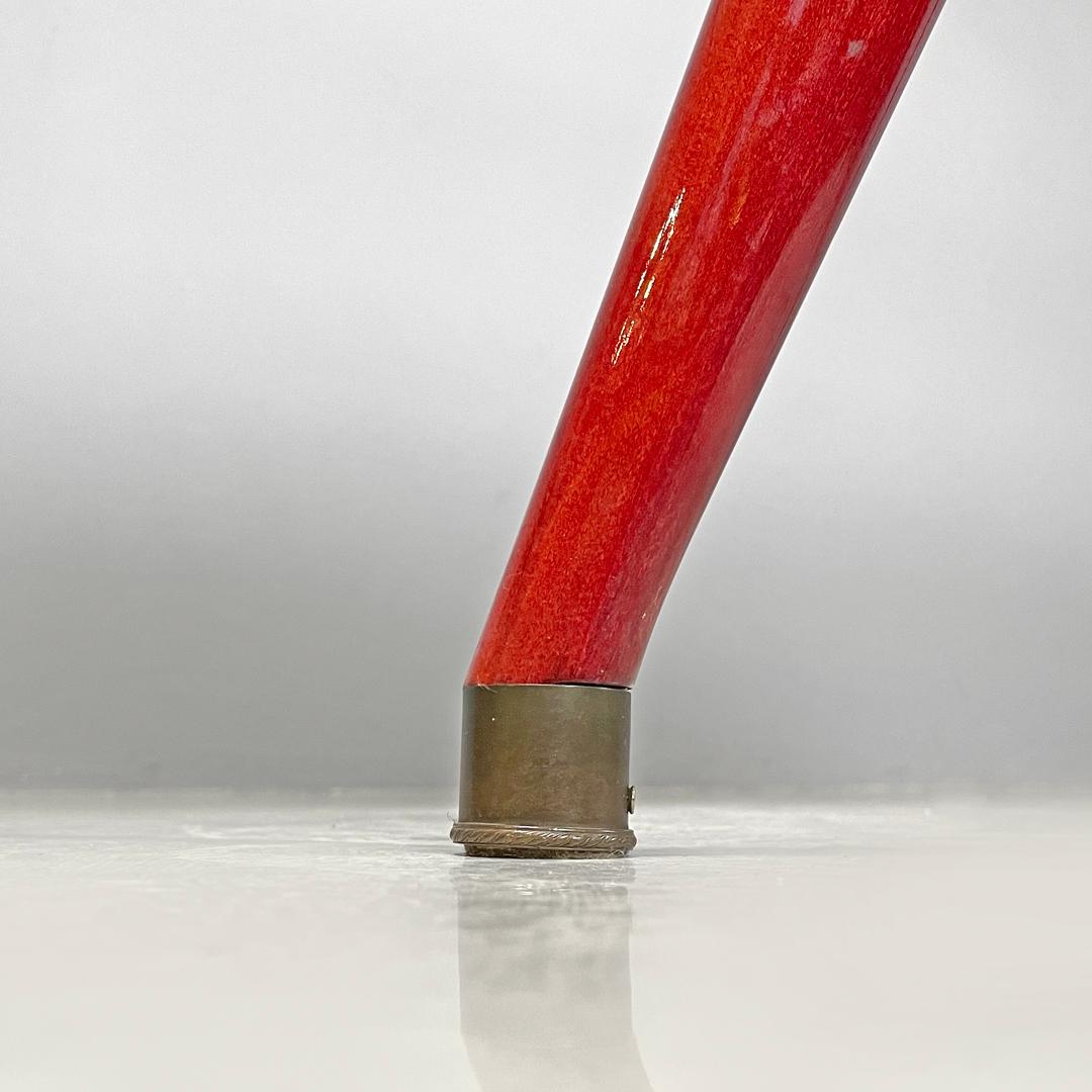 Table de salle à manger italienne moderne ovale en parchemin avec pieds en bois laqué rouge 1970 en vente 15