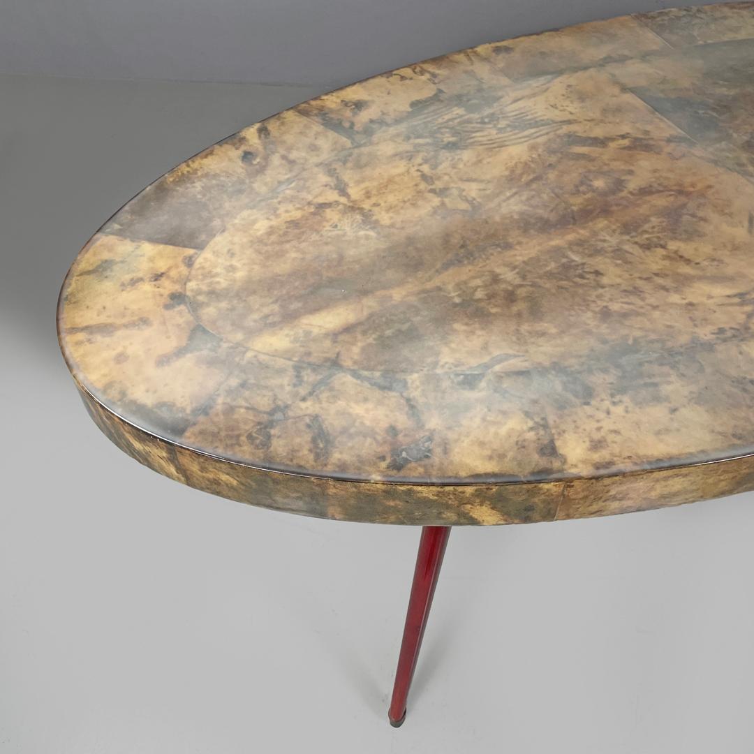 Table de salle à manger italienne moderne ovale en parchemin avec pieds en bois laqué rouge 1970 en vente 4