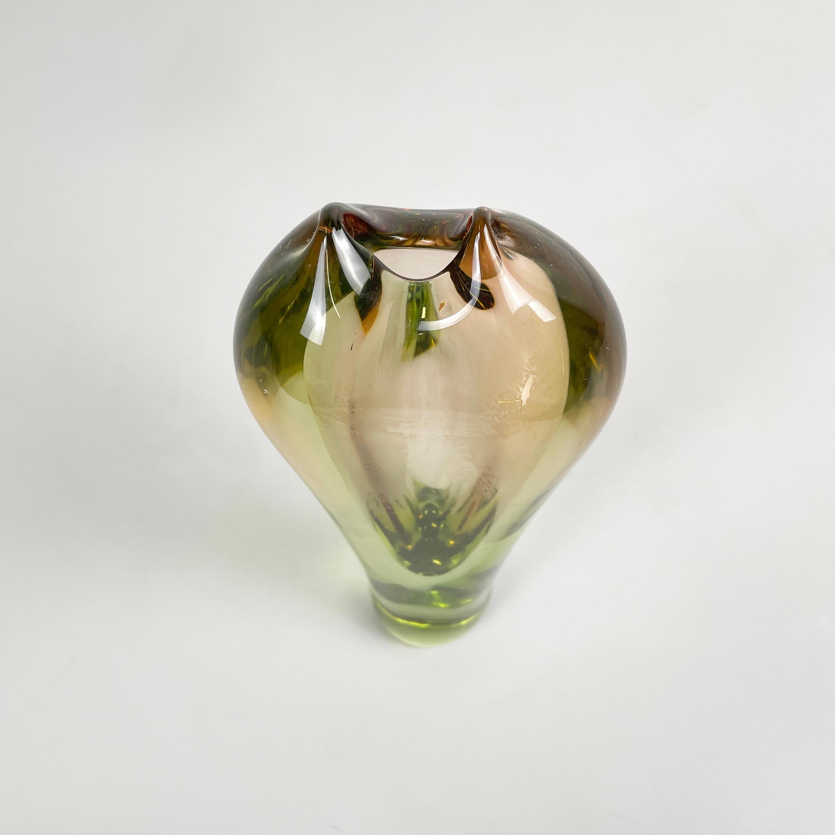 Italian modern oval pink and green Murano glass vase by i Sommersi series, 1970s In Good Condition For Sale In MIlano, IT