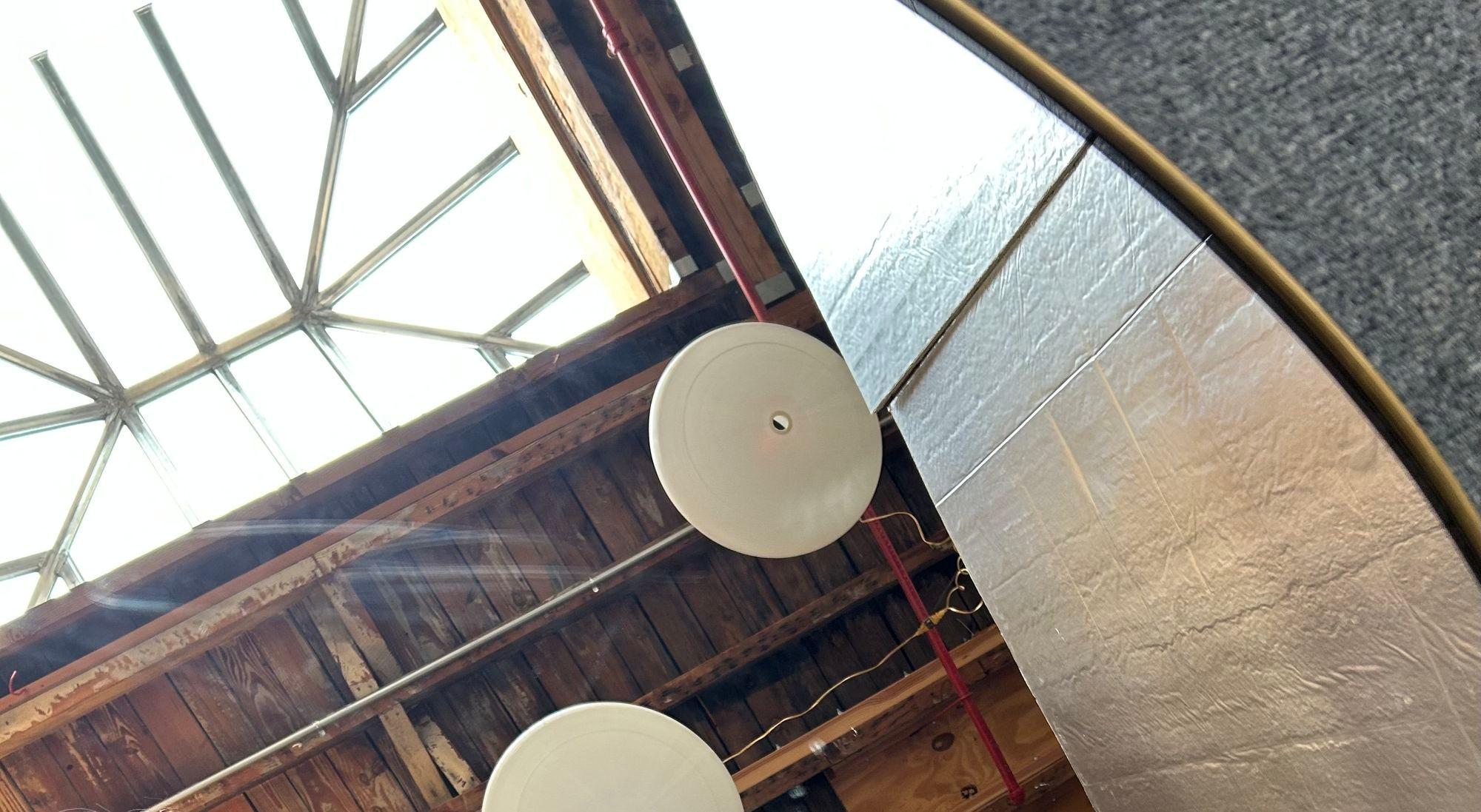 Miroir mural ovale moderne italien avec cadre en laiton d'après Gio Ponti en vente 4
