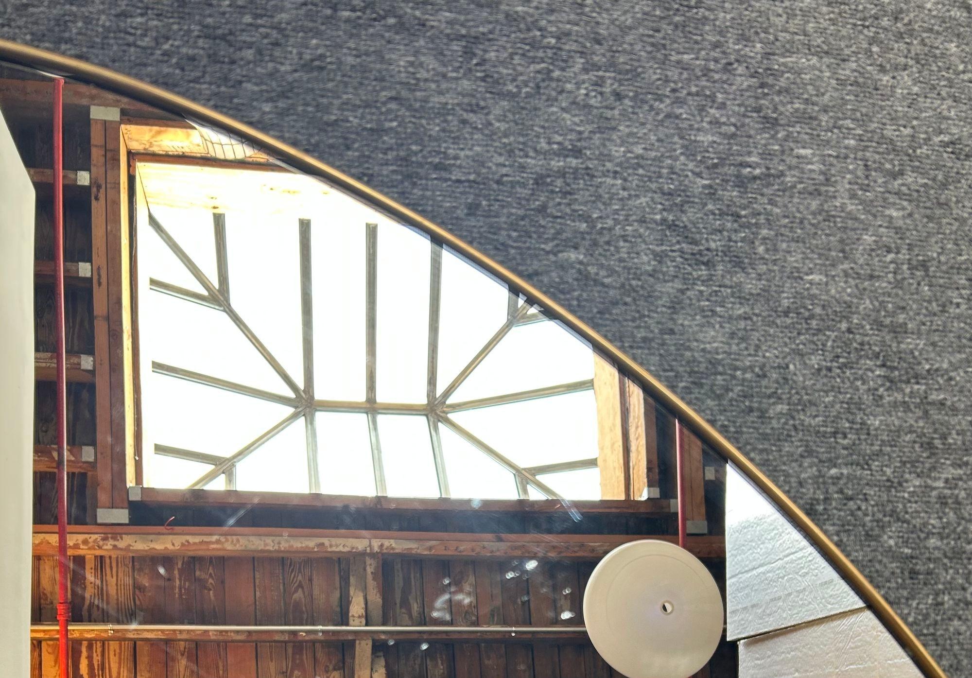 Miroir mural ovale moderne italien avec cadre en laiton d'après Gio Ponti en vente 5