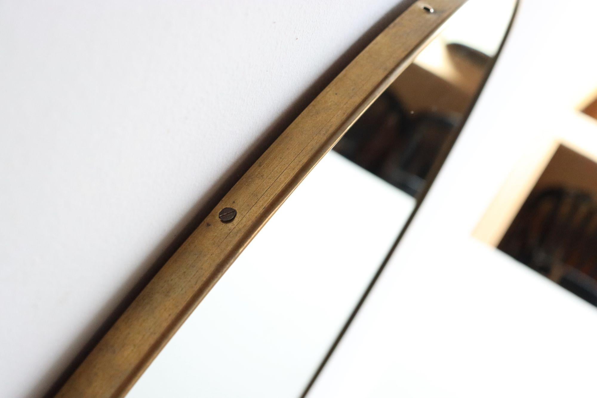 Miroir mural ovale moderne italien avec cadre en laiton d'après Gio Ponti en vente 8