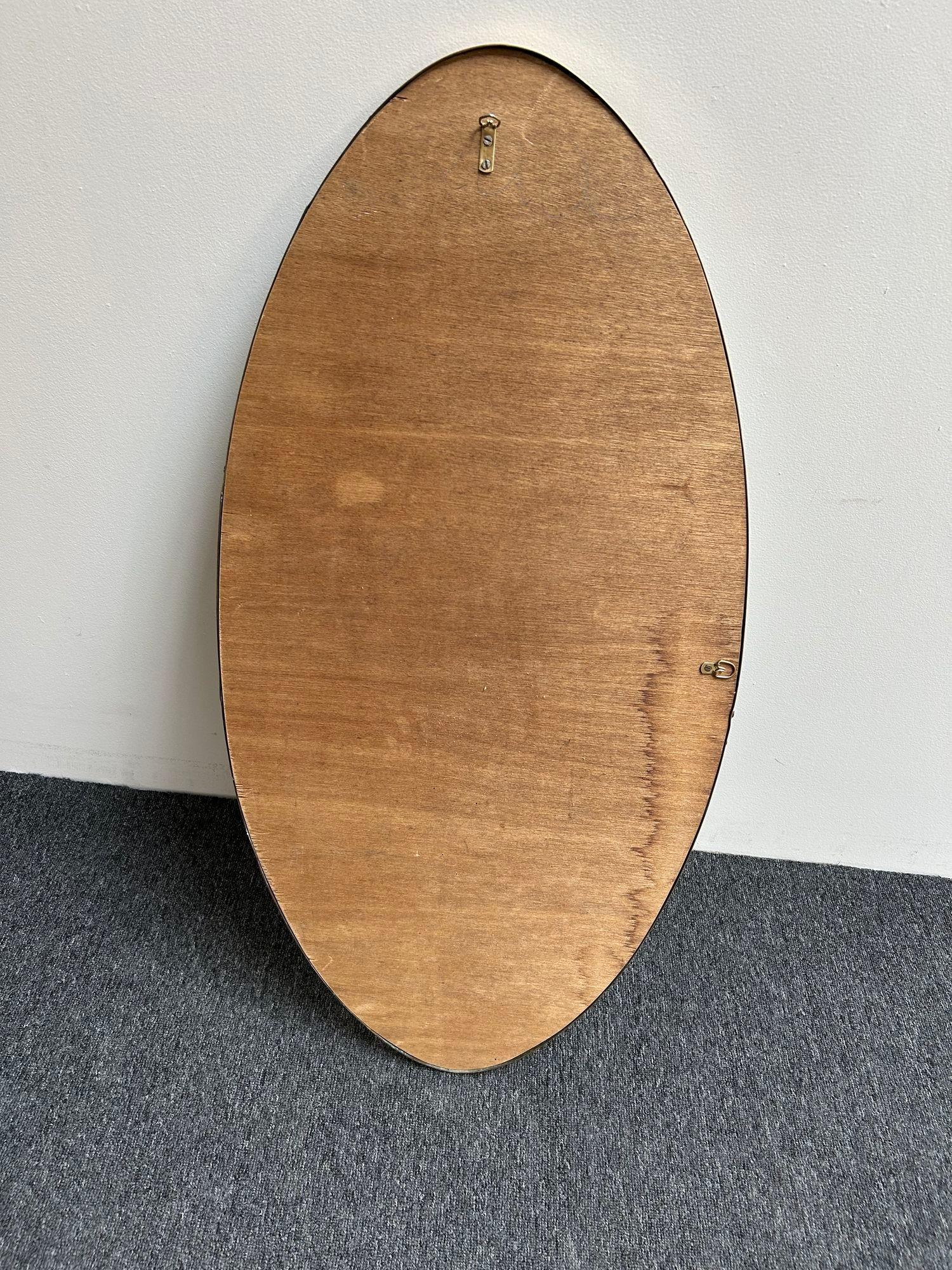 Miroir mural ovale moderne italien avec cadre en laiton d'après Gio Ponti en vente 3