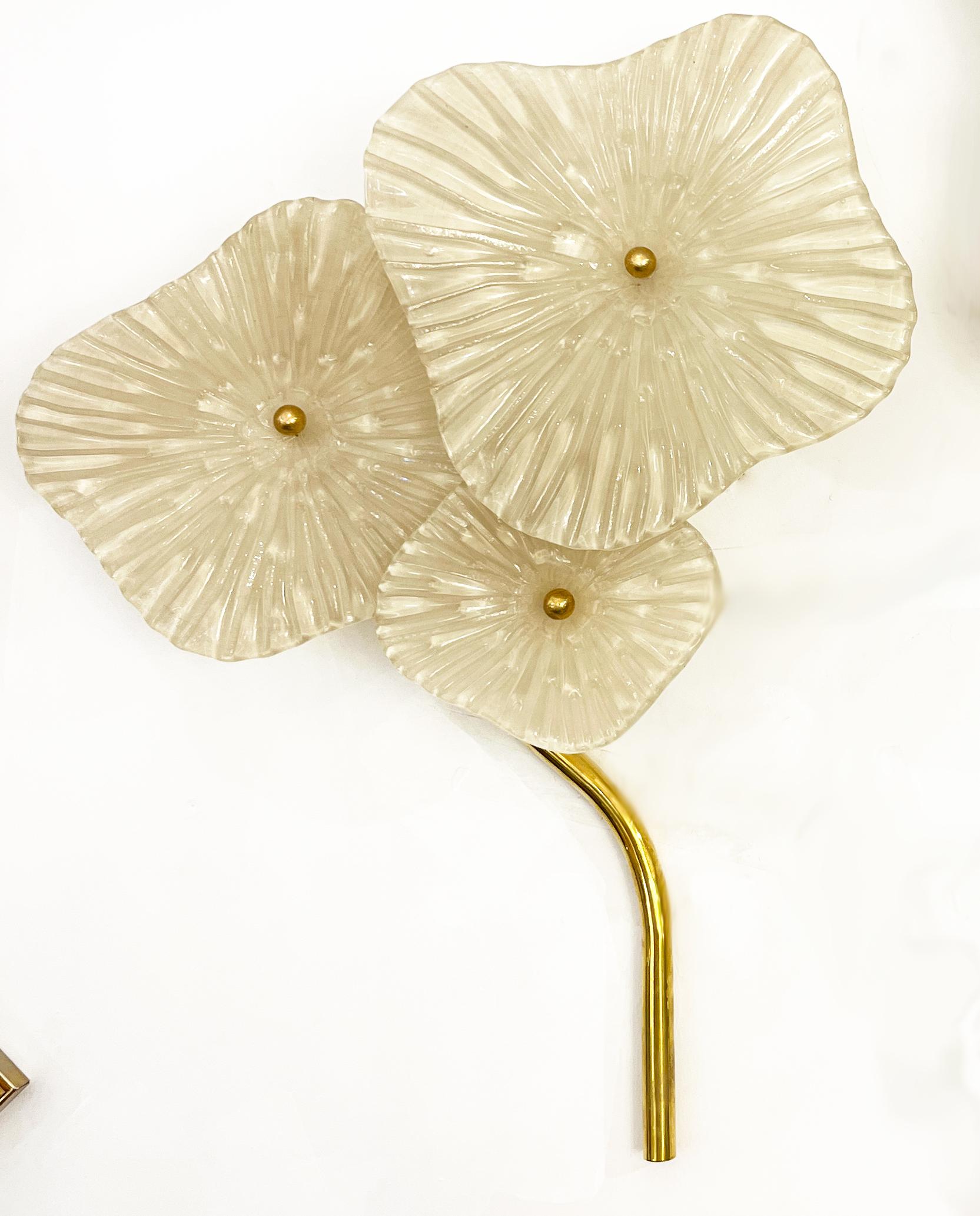 Italian Custom Pair Cream White Murano Glass 3-Flower Branch Brass Wall Sconces In New Condition For Sale In New York, NY