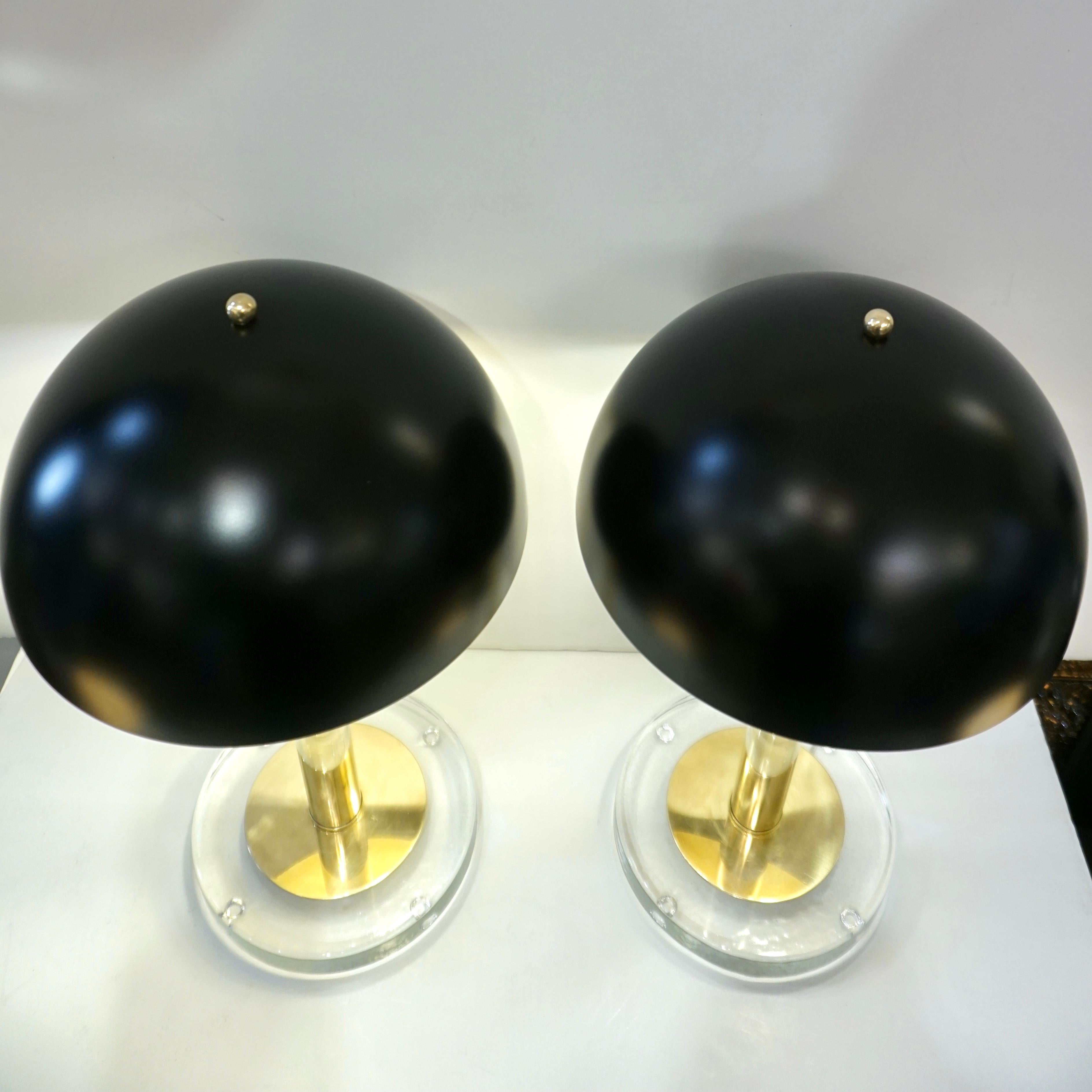 Italian Modern Pair of Art Deco Design Black and Gold Lacquer Brass Dome Lamps In Excellent Condition In New York, NY