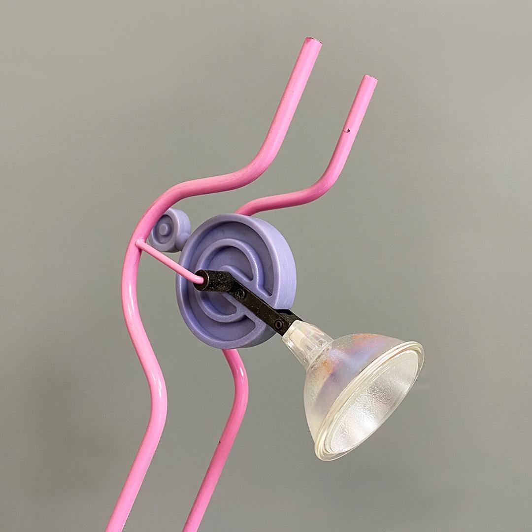 Paire de lampes de table italiennes modernes en métal rose, années 1980 en vente 5