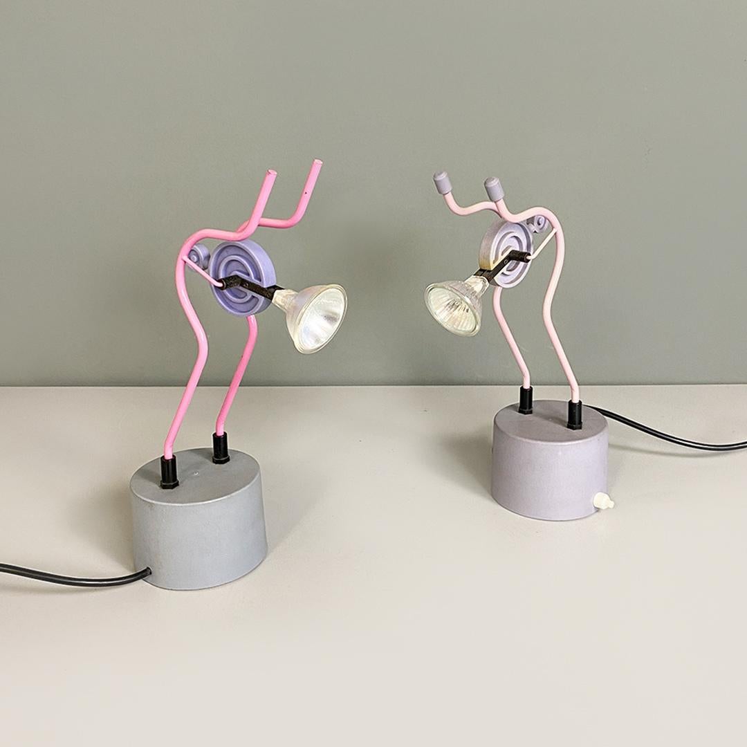 Italian Modern Pair of Pink Metal Sculpture Table Lamps, 1980s In Good Condition For Sale In MIlano, IT