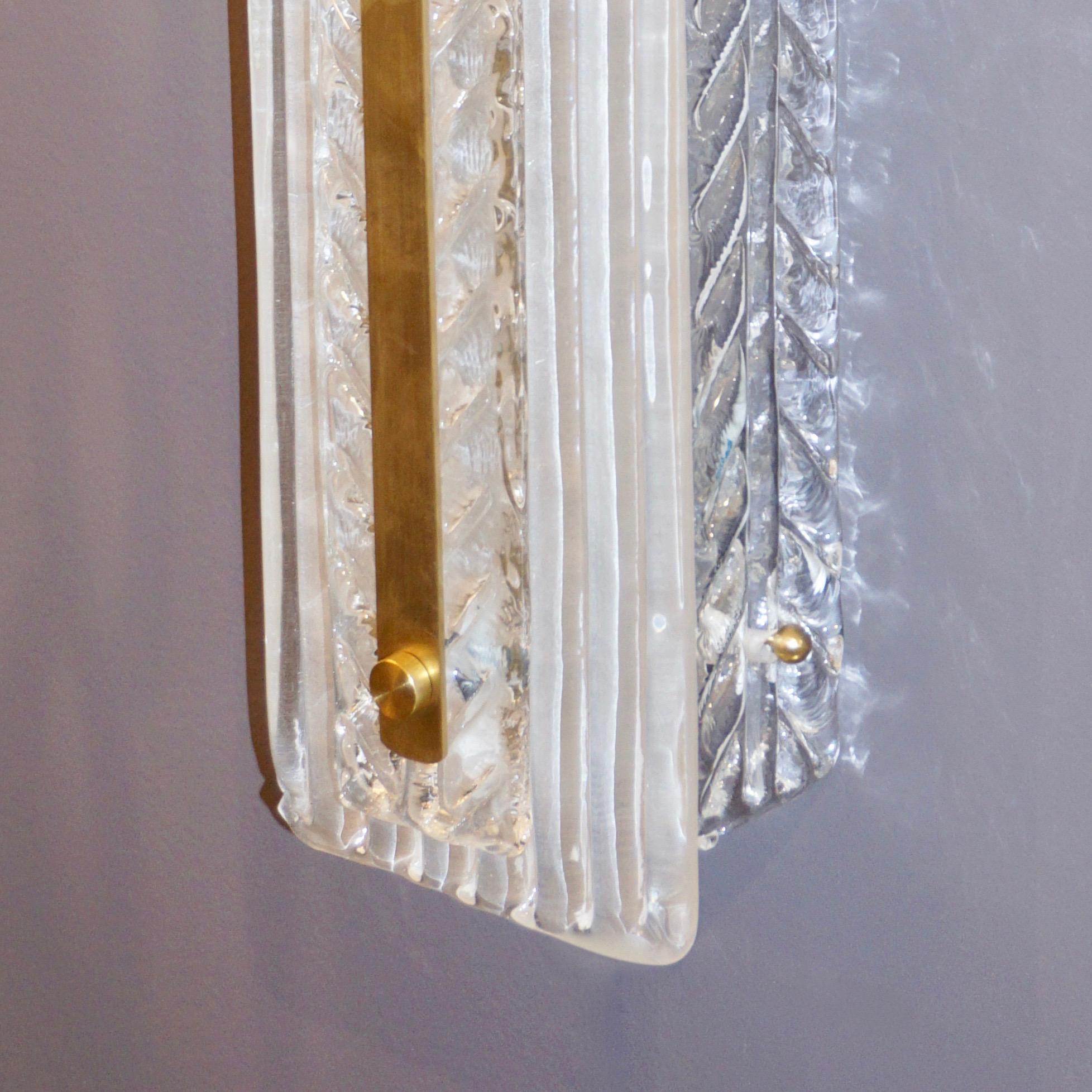 Italian Modern Pair Tall White Crystal Clear Leaf Textured Murano Brass Sconces In New Condition For Sale In New York, NY