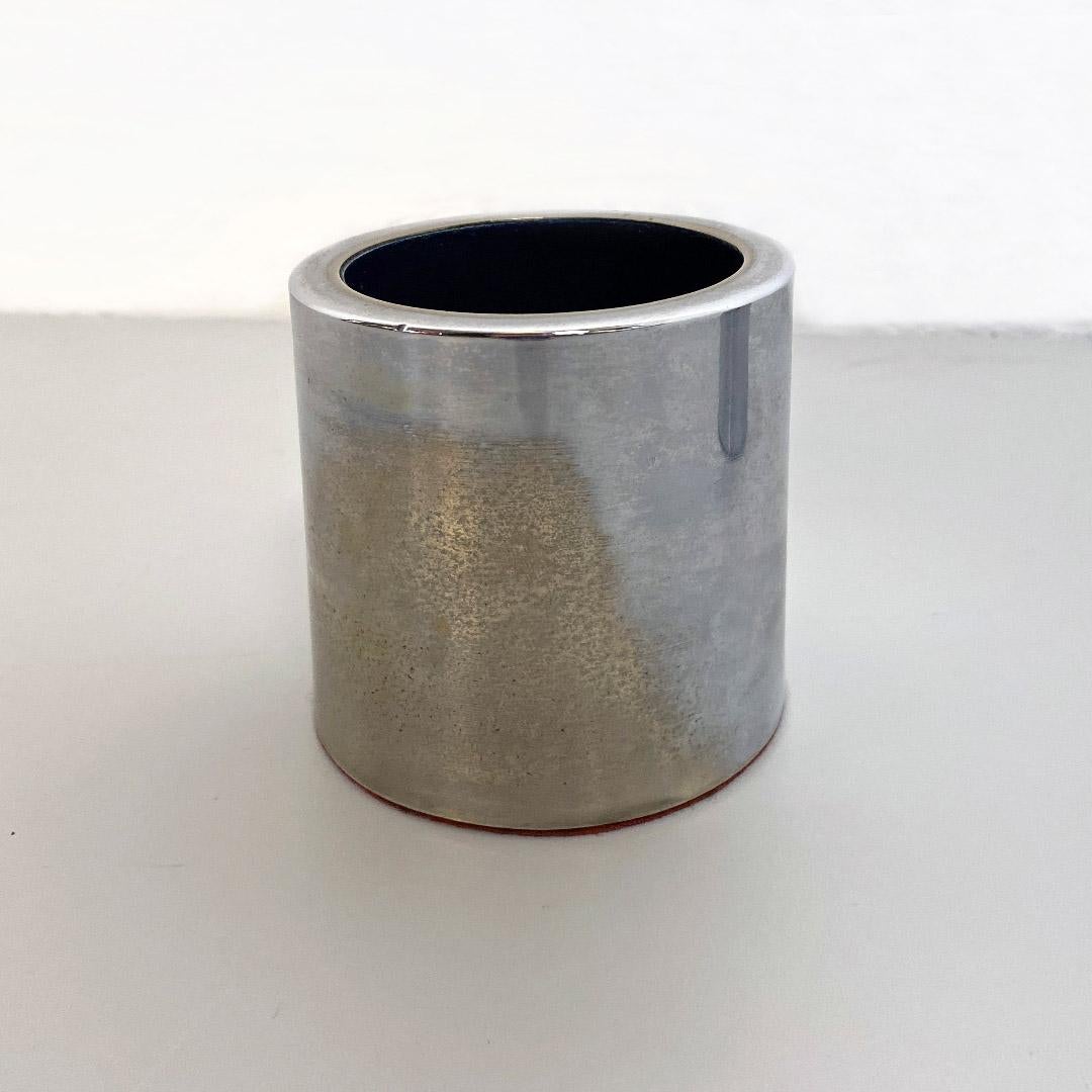 Italian Modern Pair of Two Different Size Metal Cylindrical Ashtray, 1970s For Sale 5