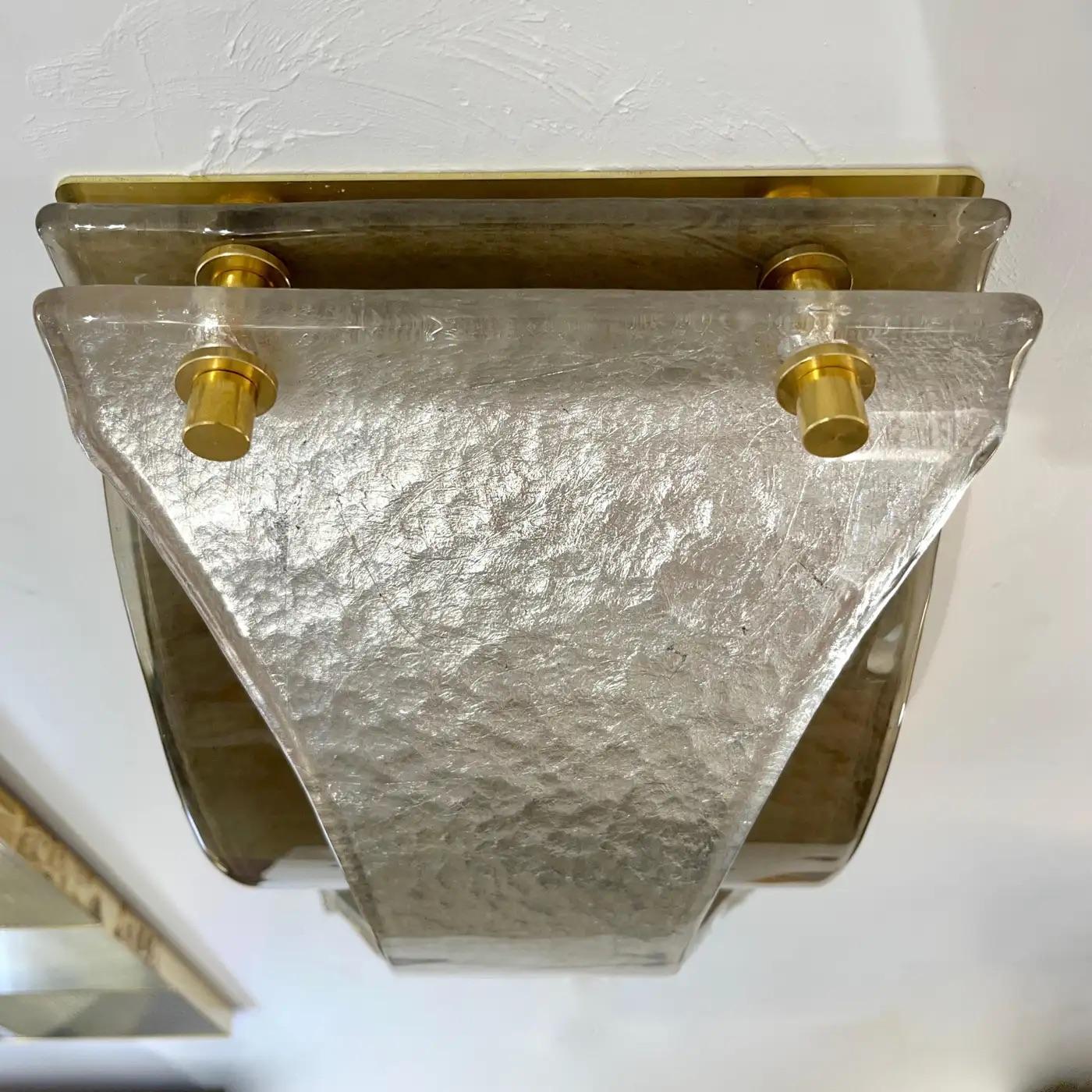 Italienische Moderne Paar Silber Blatt geräuchert Murano Glas Organisches Design Messing Wandleuchten im Angebot 1