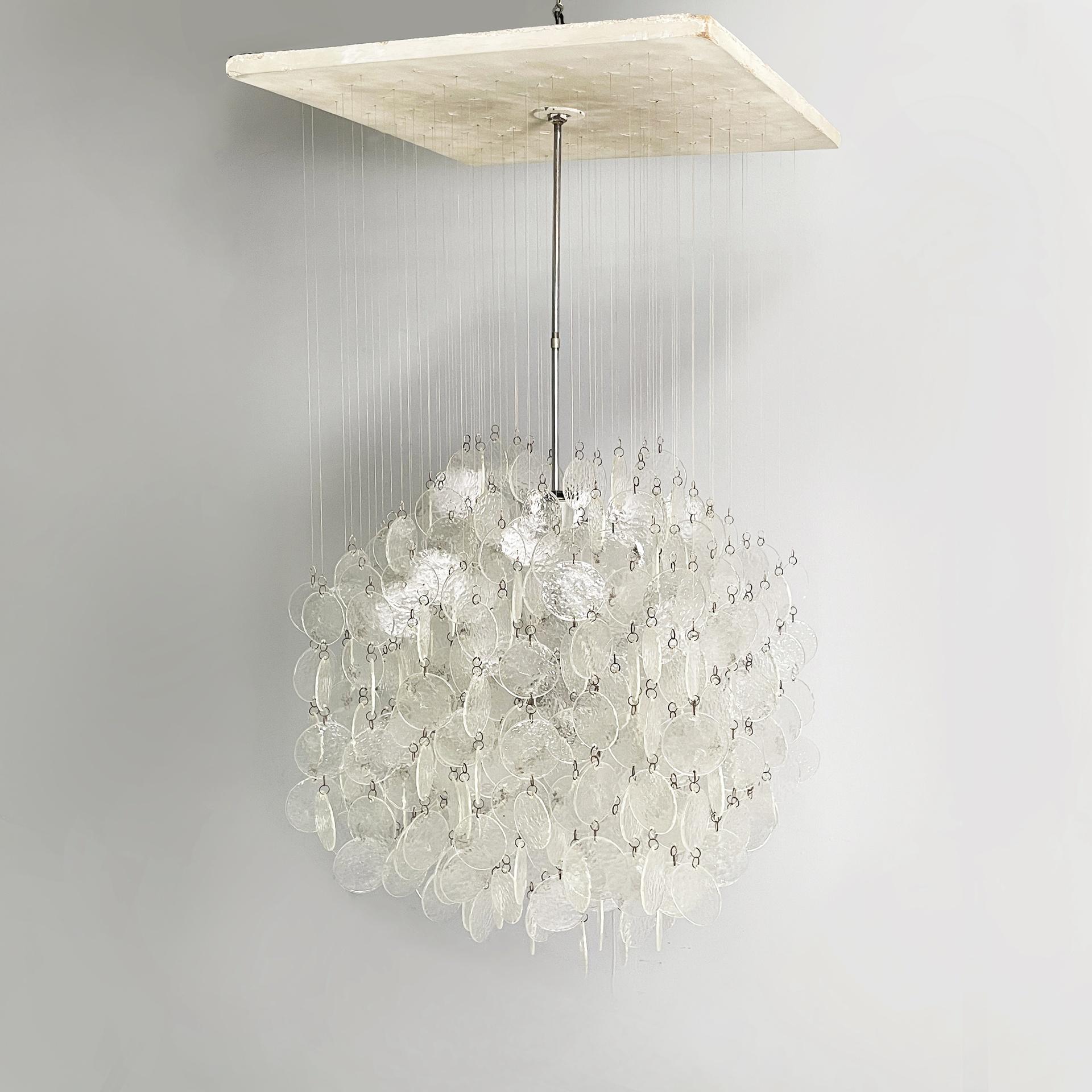 Moderno Italian modern pendant chandelier in glass, aluminum and white wood, 1970s in vendita