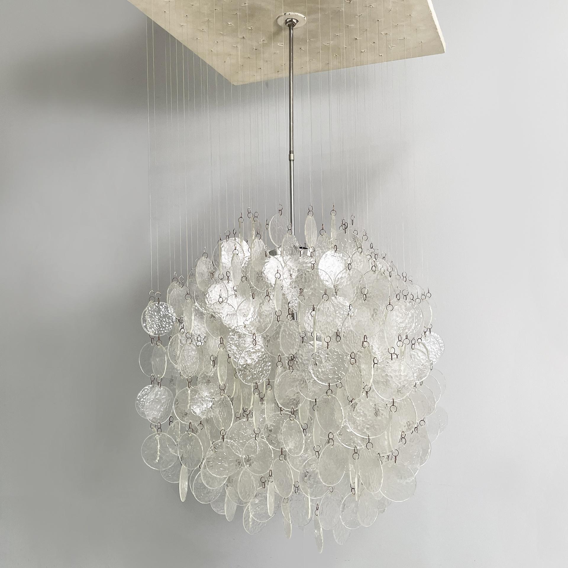 Late 20th Century Italian modern pendant chandelier in glass, aluminum and white wood, 1970s in vendita