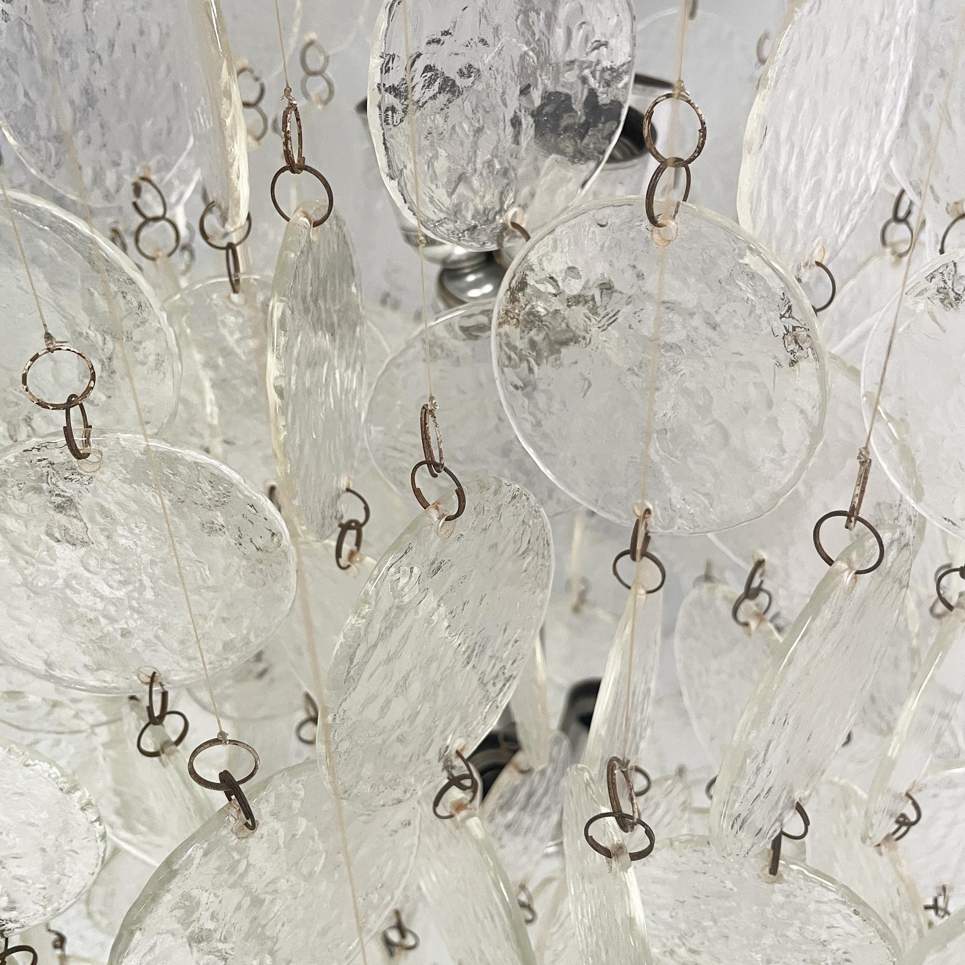 Italian modern pendant chandelier in glass, aluminum and white wood, 1970s in vendita 1