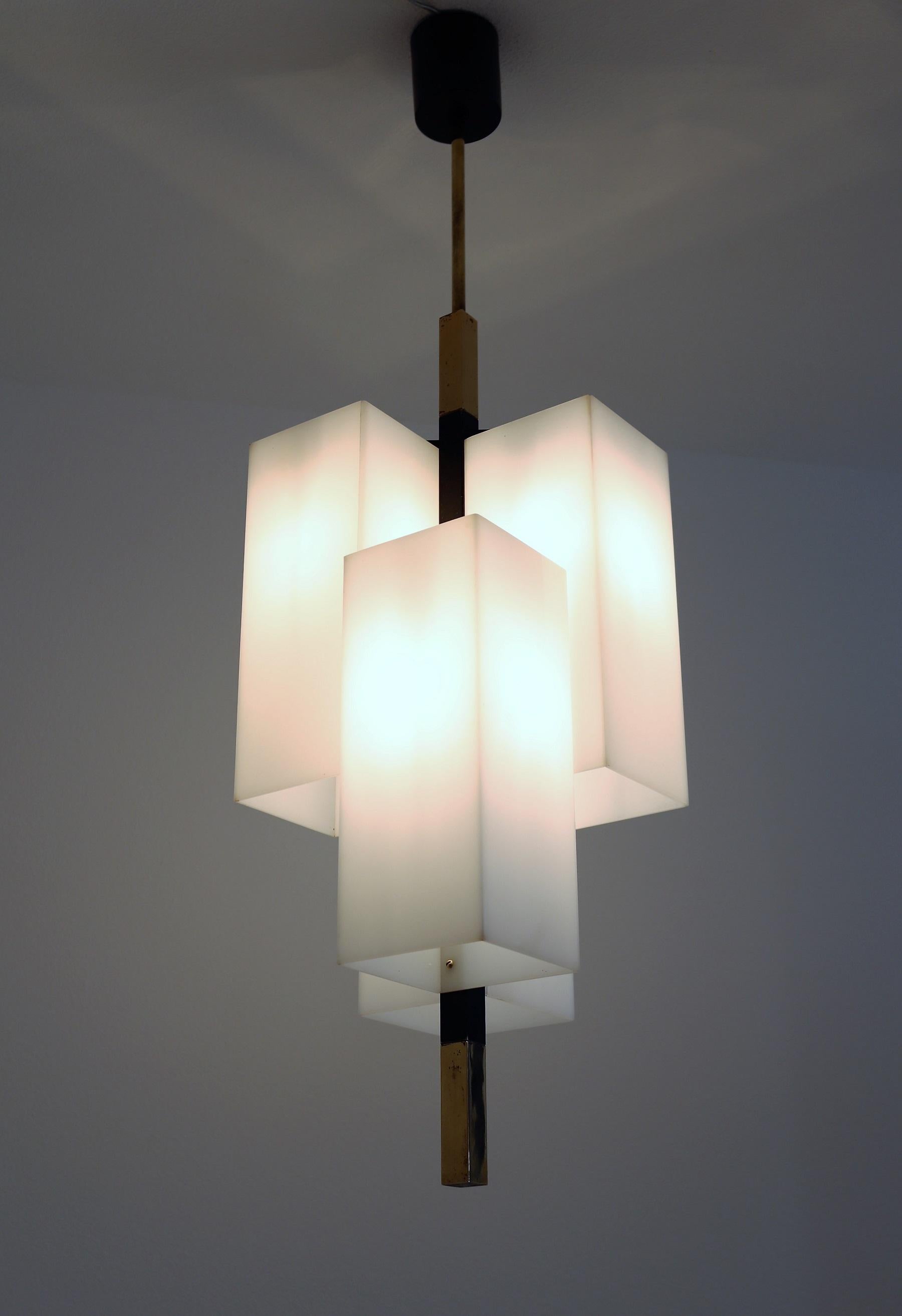 Italian Modern Pendant Light in Acrylic and Brass by Stilux Milano, 1970s For Sale 13