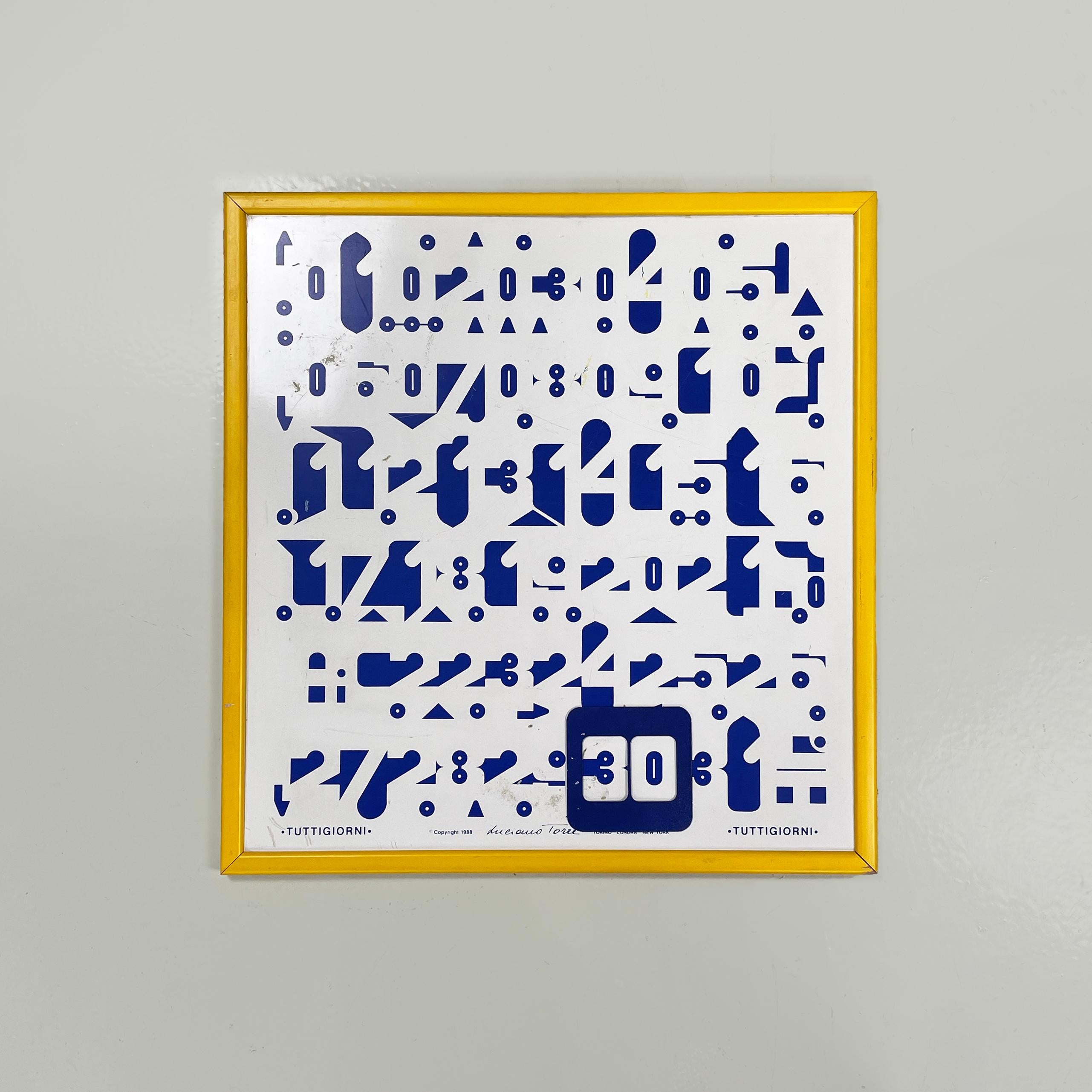 Calendar mural Perpetual italien Tuttigiorni de Luciano Torre, 1988
Calendrier mural perpétuel mod. Tuttigiorni en plastique bleu et blanc. La particularité de ce calendrier réside dans son graphisme : les chiffres ne sont lisibles que si vous les