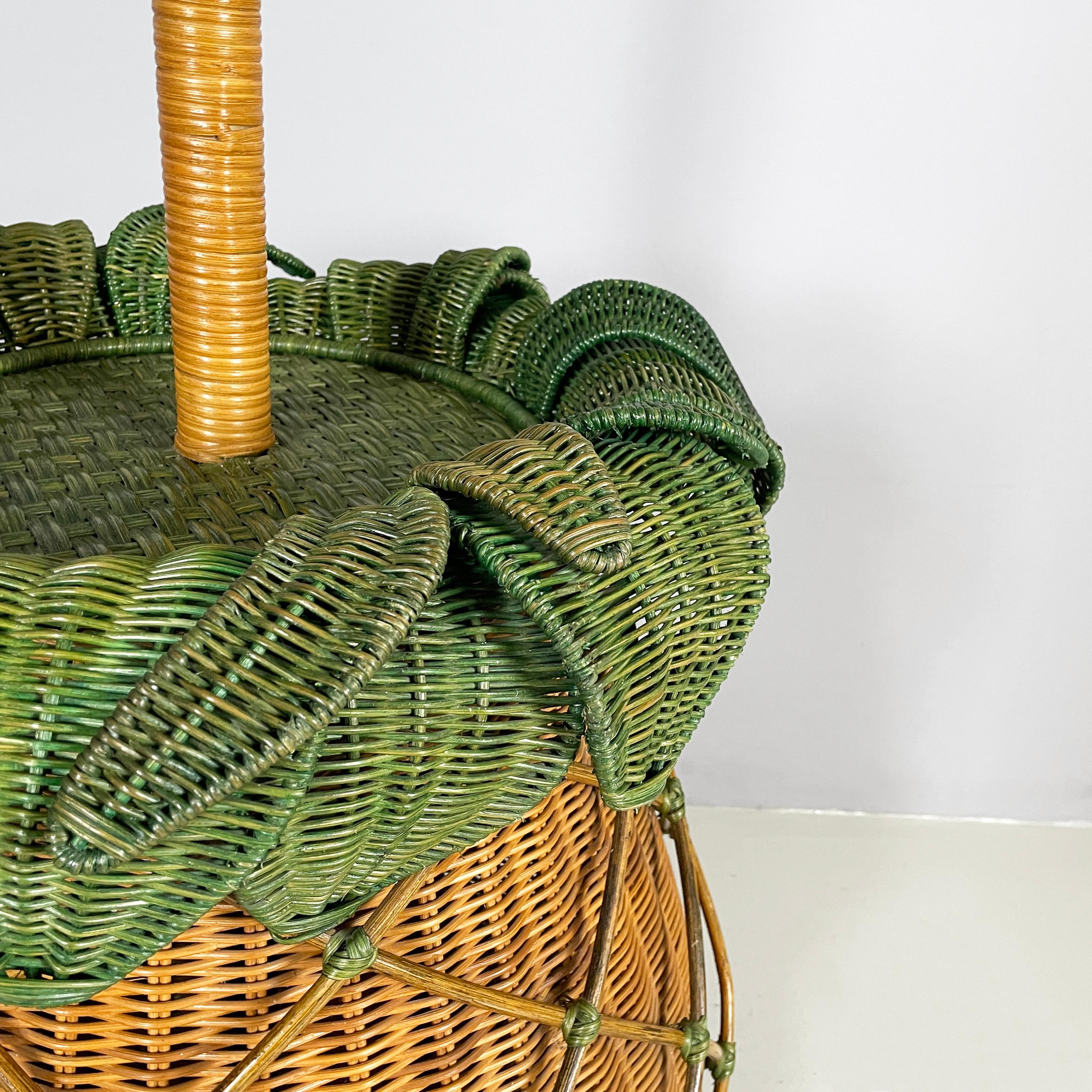Italian modern Pineapple shape floor lamp in wicker, 1970s For Sale 6