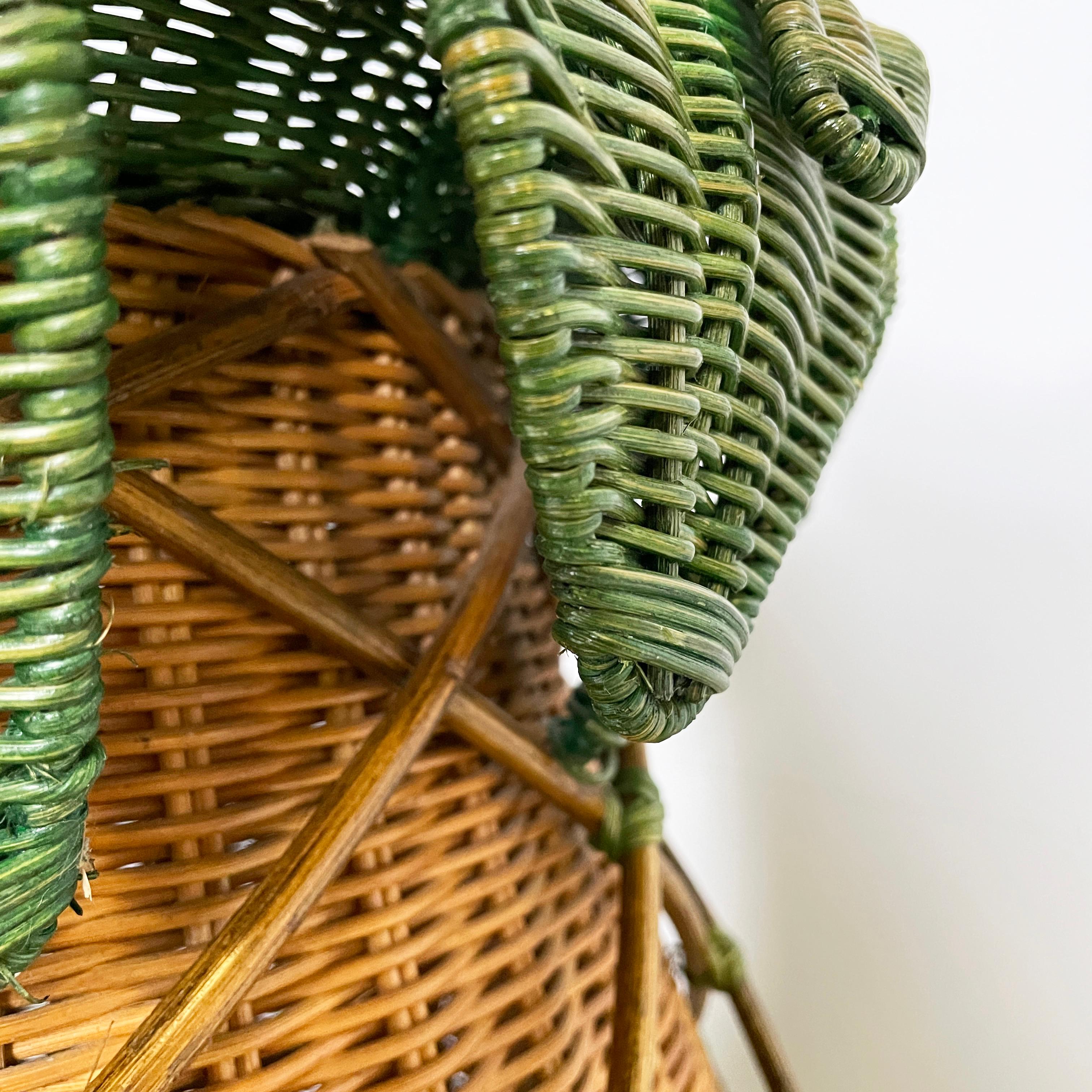 Italian modern Pineapple shape floor lamp in wicker, 1970s For Sale 8