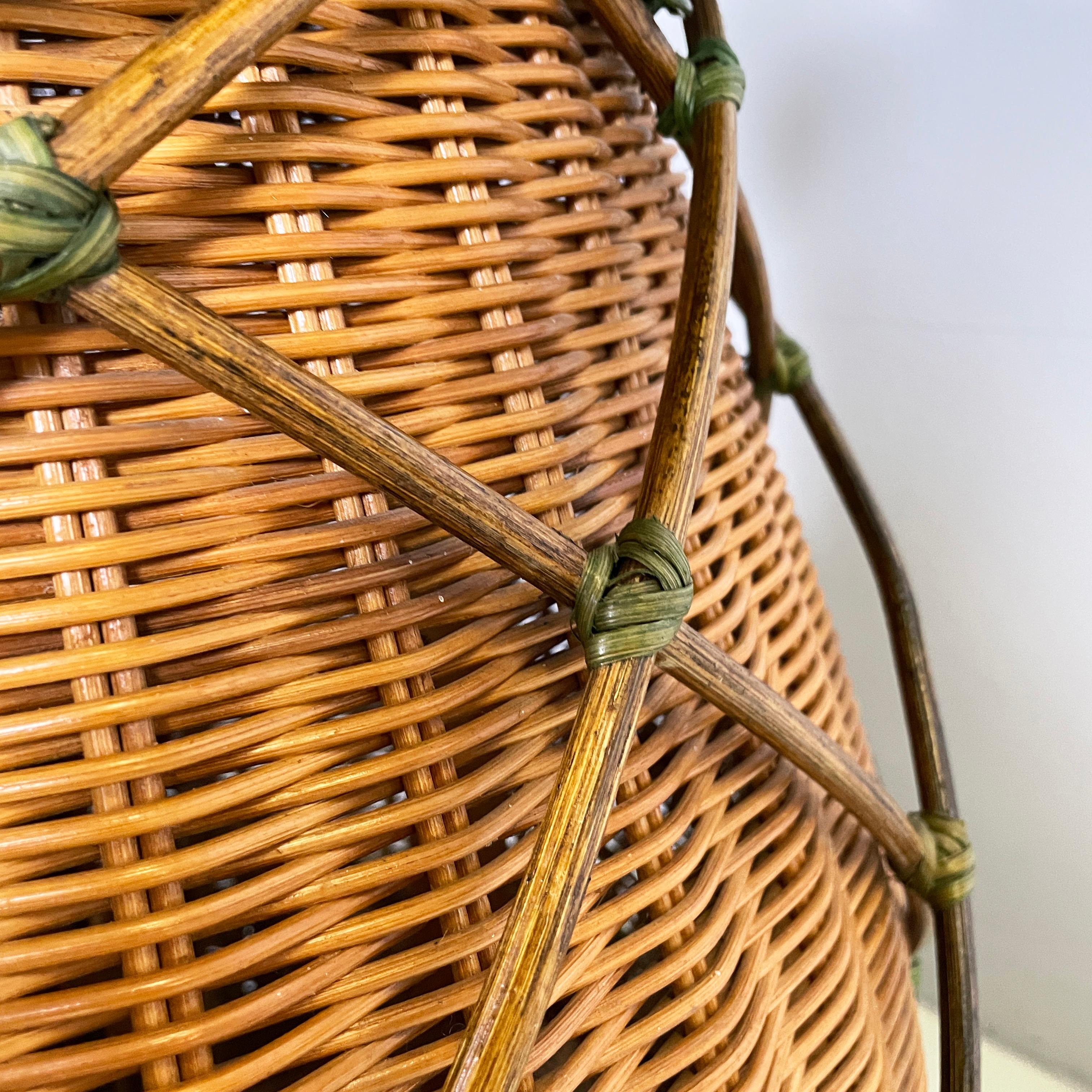 Italian modern Pineapple shape floor lamp in wicker, 1970s For Sale 9