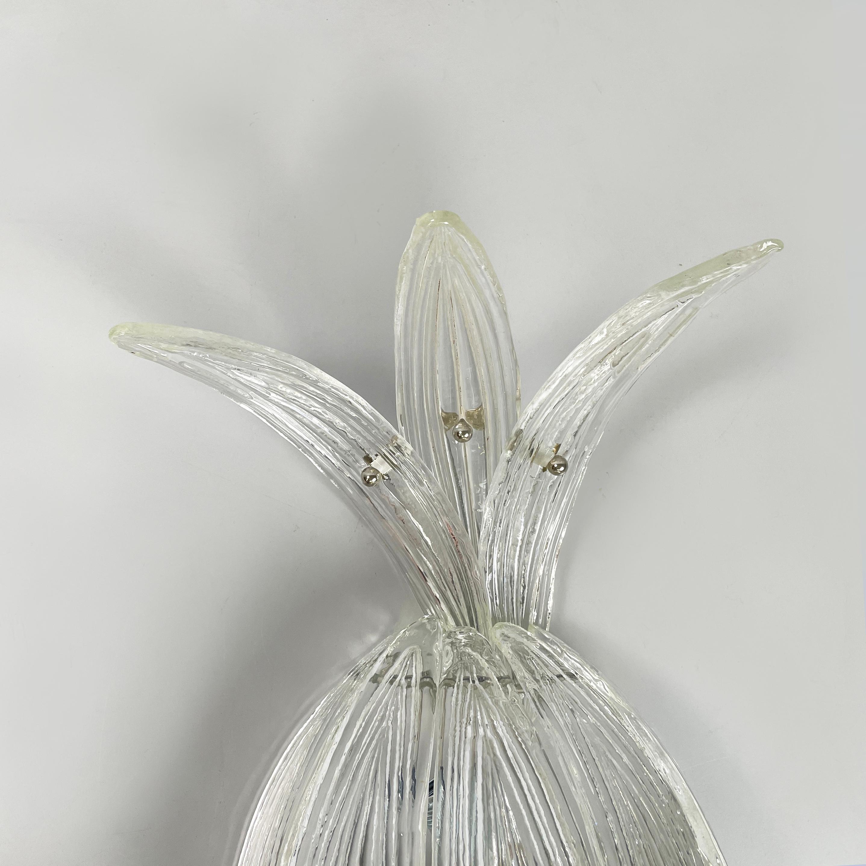 Lampada da parete moderna italiana a forma di ananas in vetro scanalato e metallo, anni '80 In condizioni buone in vendita a MIlano, IT