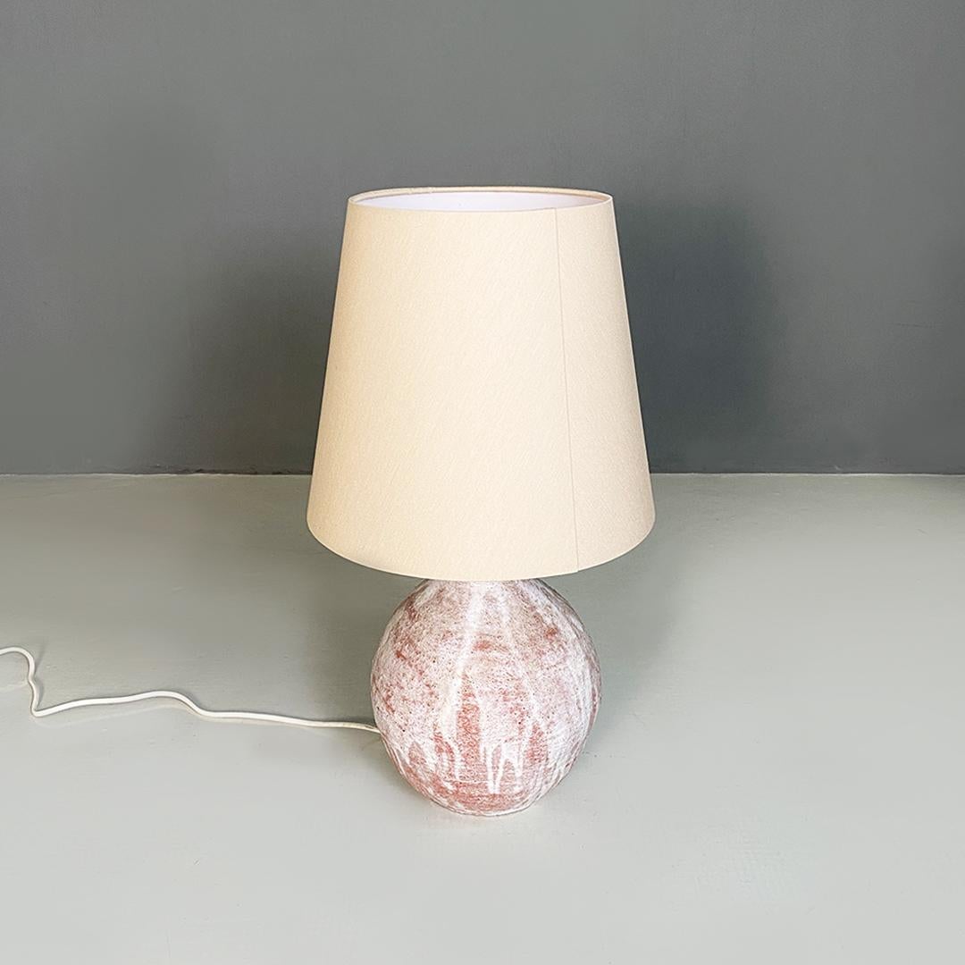 Italian Modern Pink and White Ceramic Base Lamp and Beige Fabric Lampshade, 1970 For Sale 3