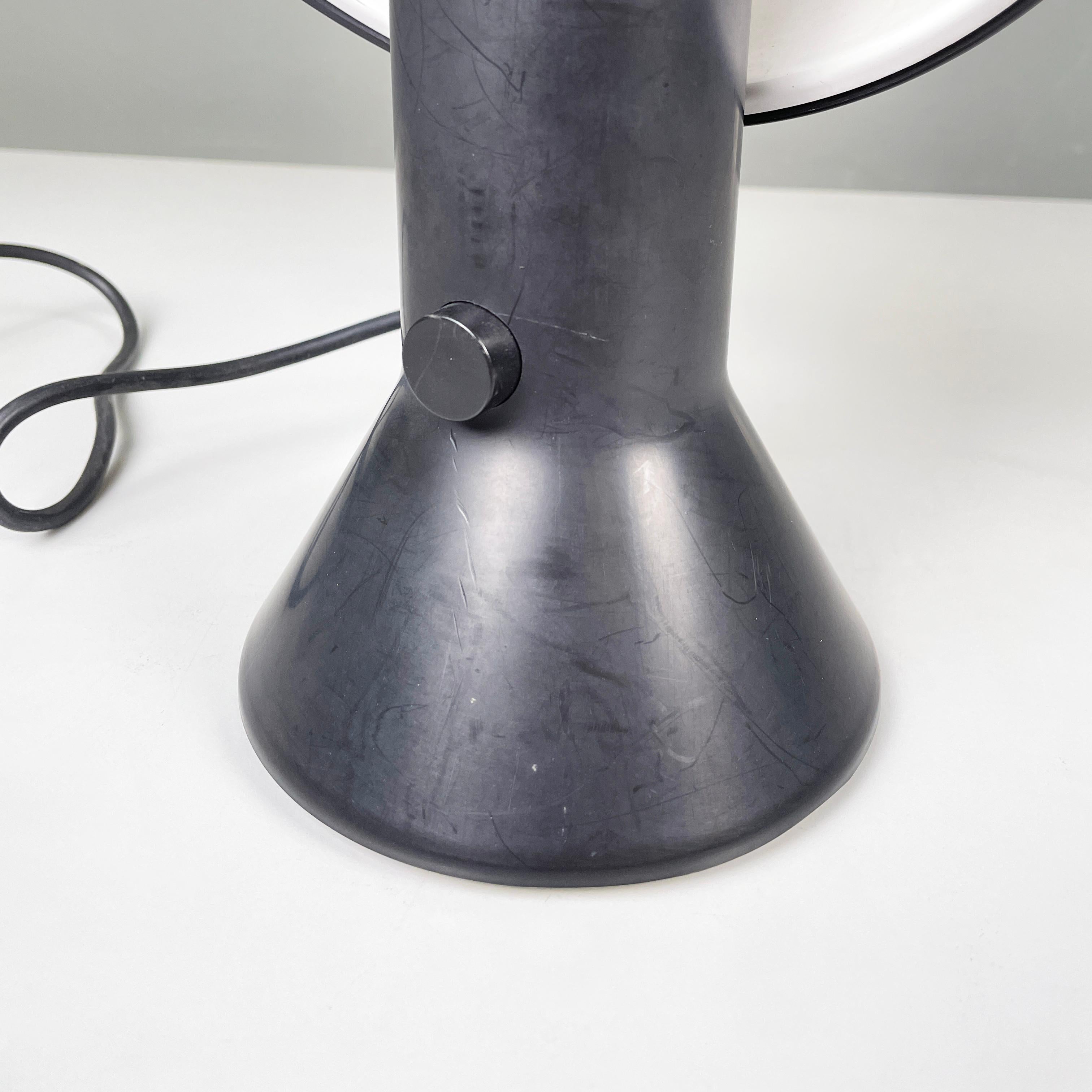 Moderne italienische verstellbare Tischlampe aus Kunststoff Elmetto aus Kunststoff von Martinelli Luce, 1980er Jahre 10