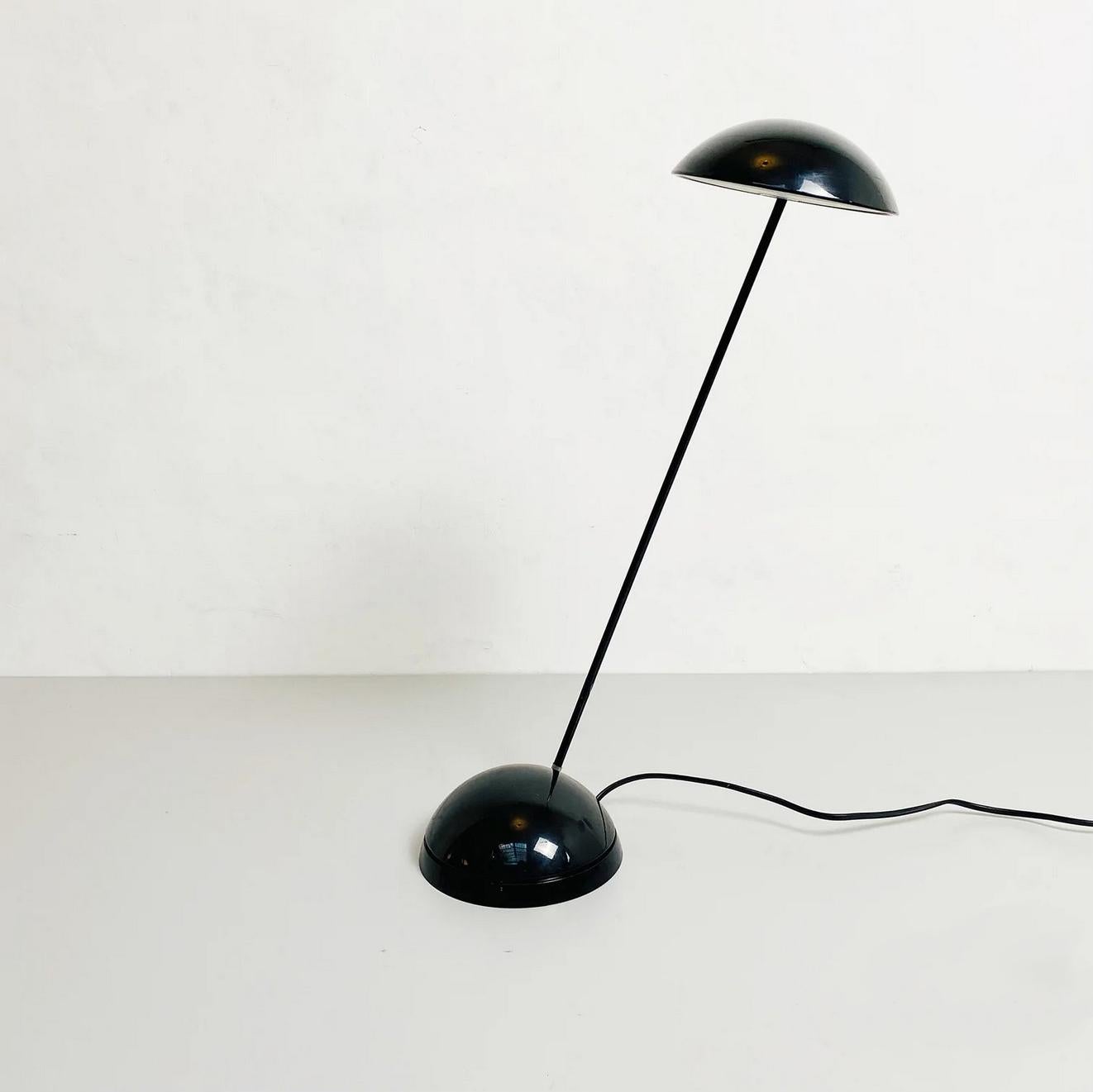 Italian Modern Plastic and Black Metal Bikini Table Lamp by Tronconi, 1980s In Good Condition For Sale In MIlano, IT