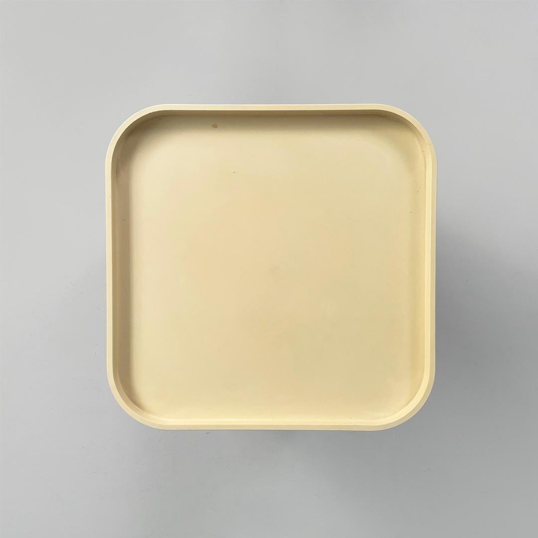 Cassettiera moderna italiana in plastica di Anna Castelli per Kartell, anni '70 in vendita 3
