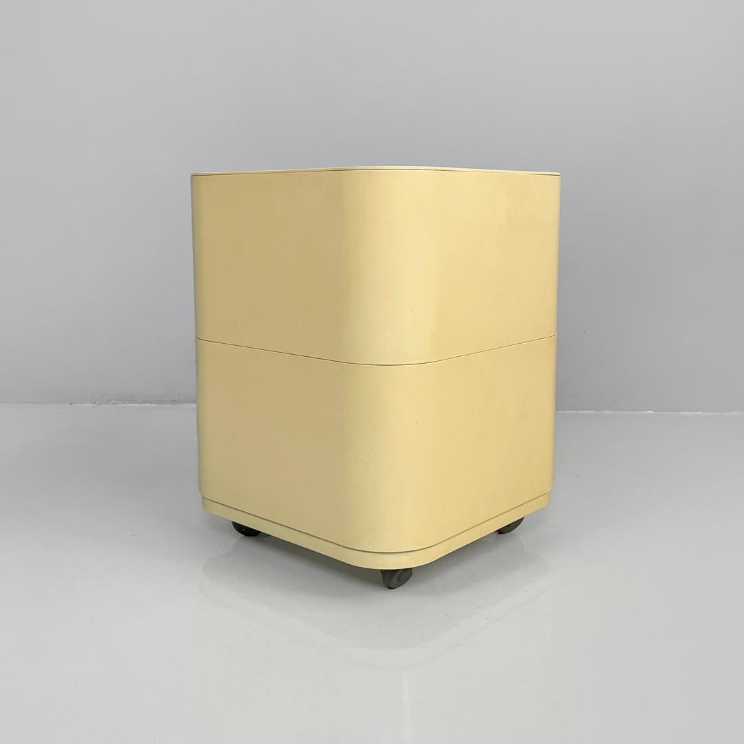 Cassettiera moderna italiana in plastica di Anna Castelli per Kartell, anni '70 in vendita 1