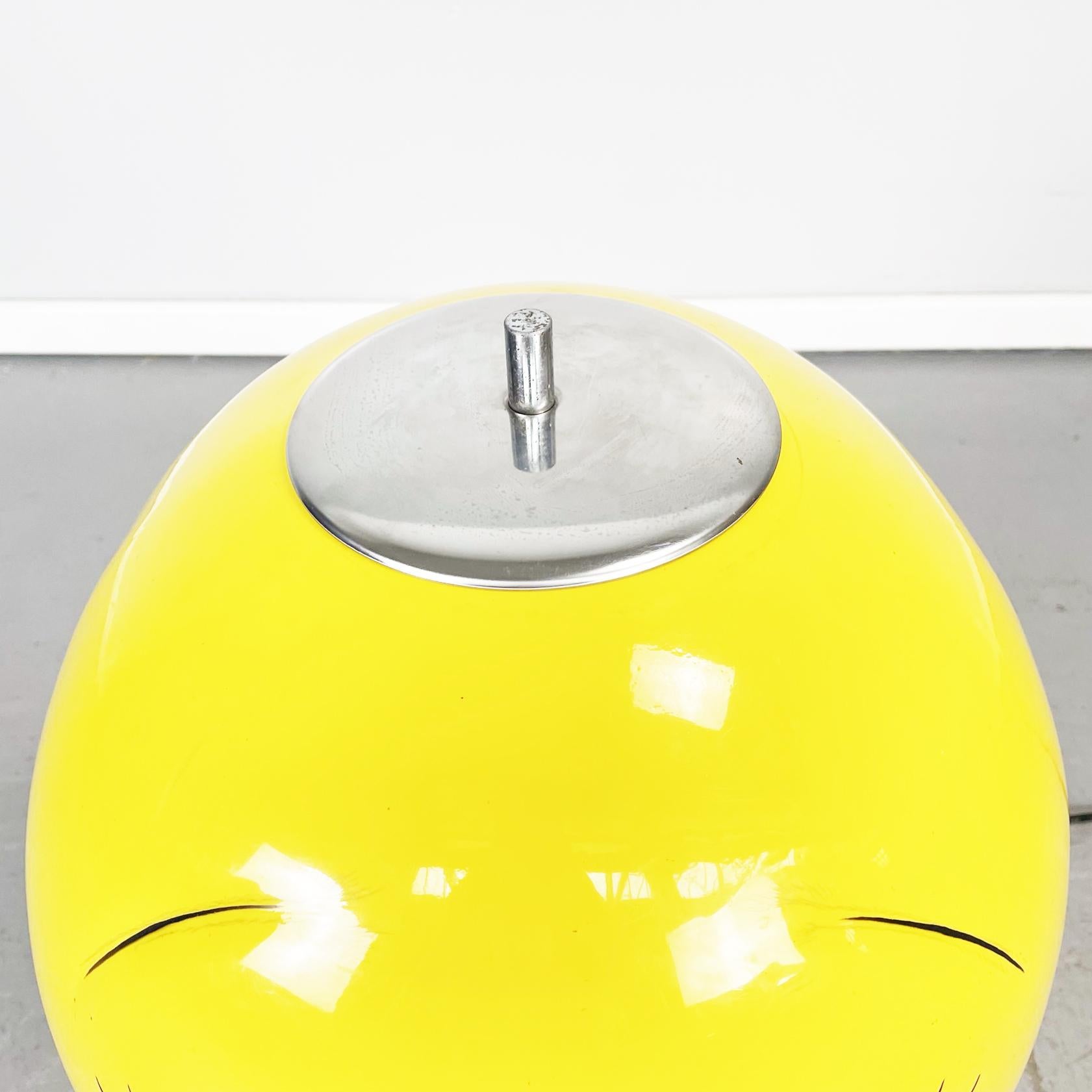 Italian Modern Plastic Floor Lamp of the Head of Tweety Bird, 1990s 6