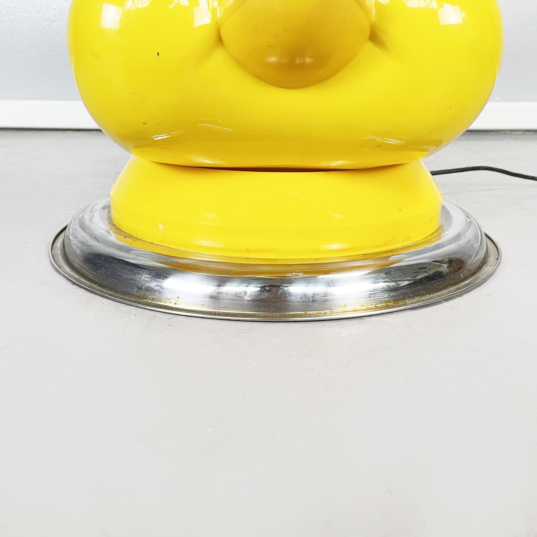 Italian Modern Plastic Floor Lamp of the Head of Tweety Bird, 1990s 8