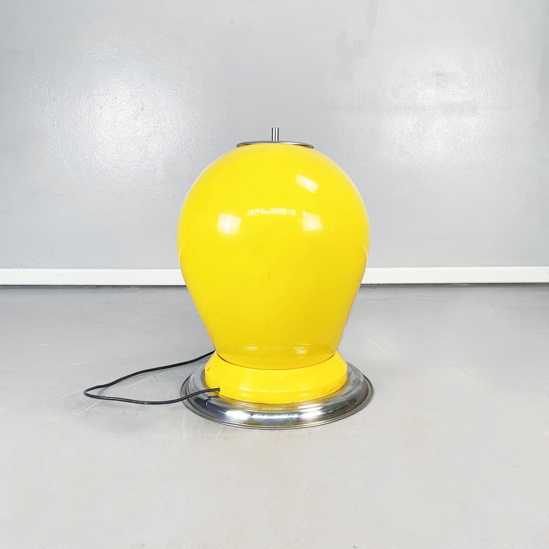 Late 20th Century Italian Modern Plastic Floor Lamp of the Head of Tweety Bird, 1990s