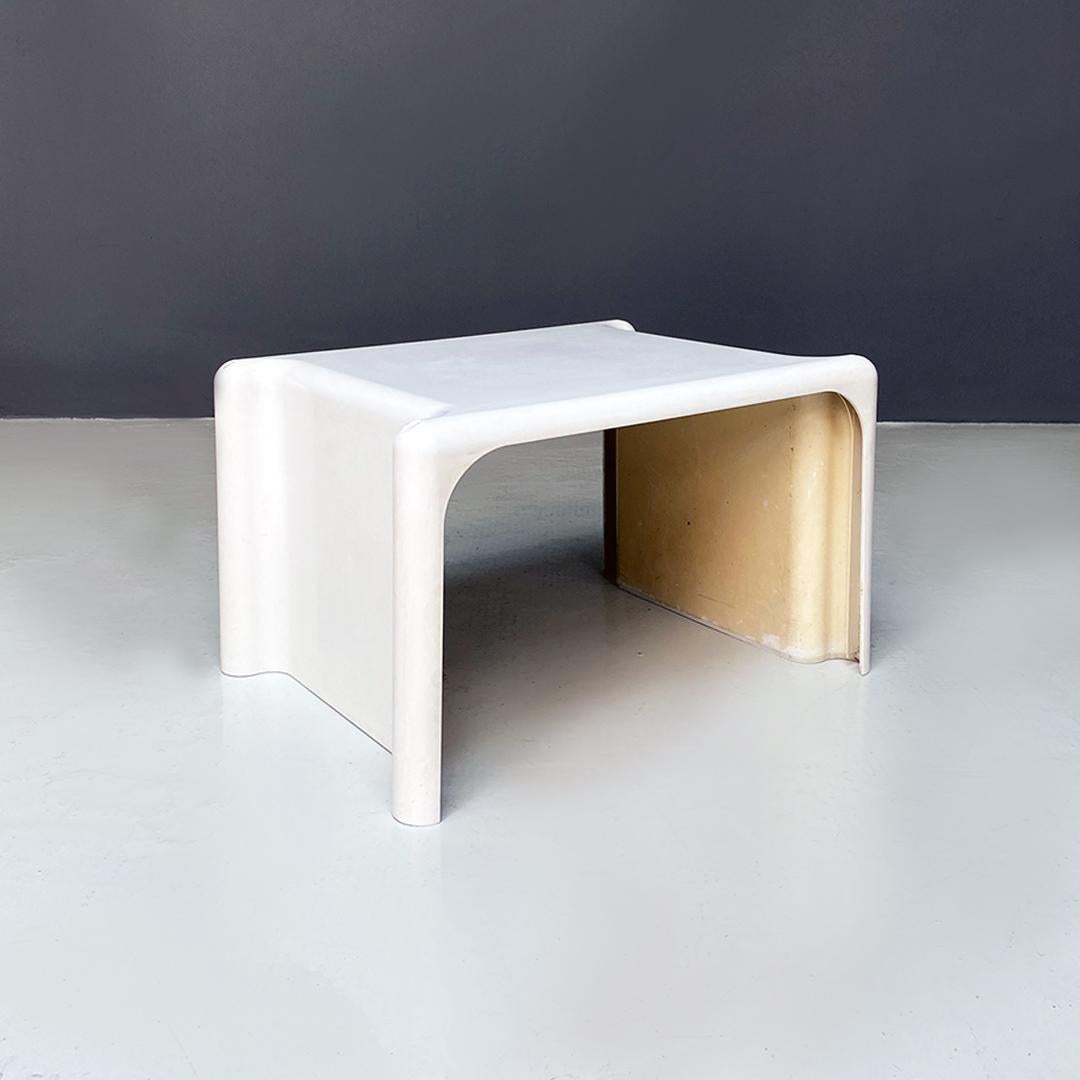 Italian modern white plastic side or coffee table designed by Giotto Stoppino for Elco Scorze Itlay, 1970s period.
Coffee table or side table or night table formed from a single piece of white plastic, with protruding legs and rounded corners.
This