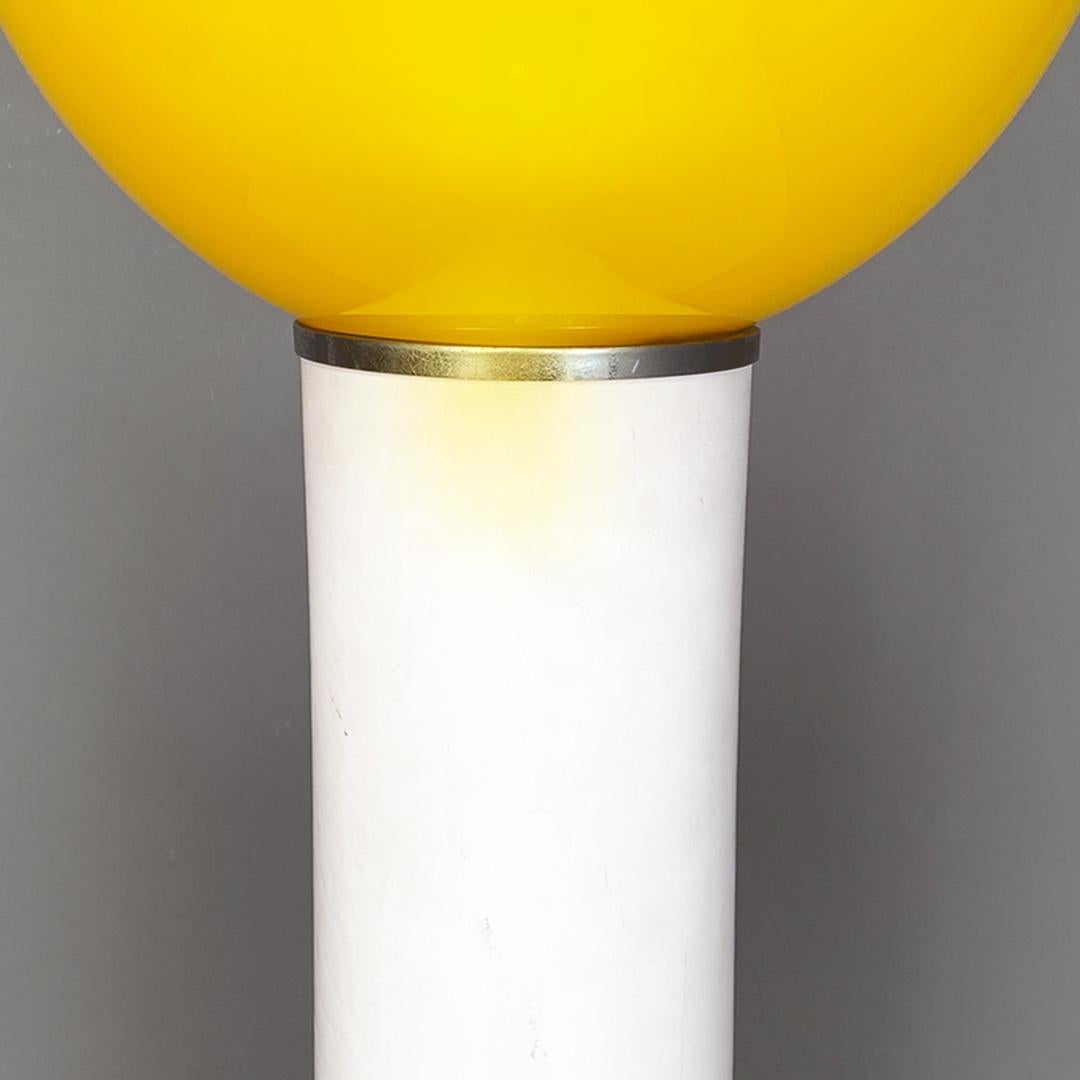 Lampadaire moderne italien en plastique et verre jaune, Annig Sarian pour Kartell, 1970 en vente 1