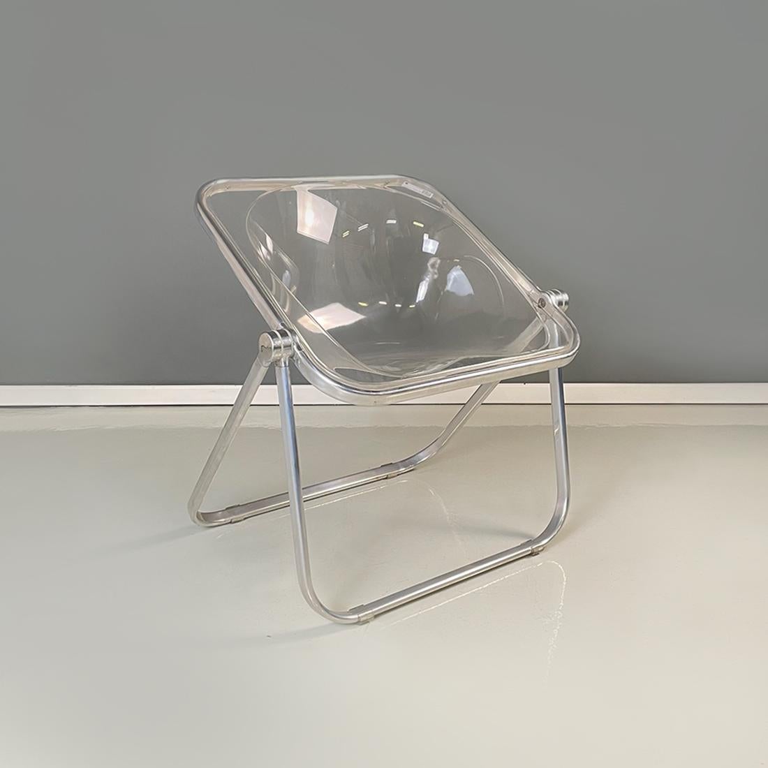 Italian modern transparent plastic and aluminum pair of Plona armchairs by Giancarlo Piretti for Anonima Castelli, 1969.
Pair of Plona model armchairs with aluminum tube structure and monocoque seat and back in transparent plastic. Foldable and